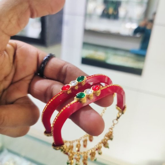RED CHUDI BANGAL