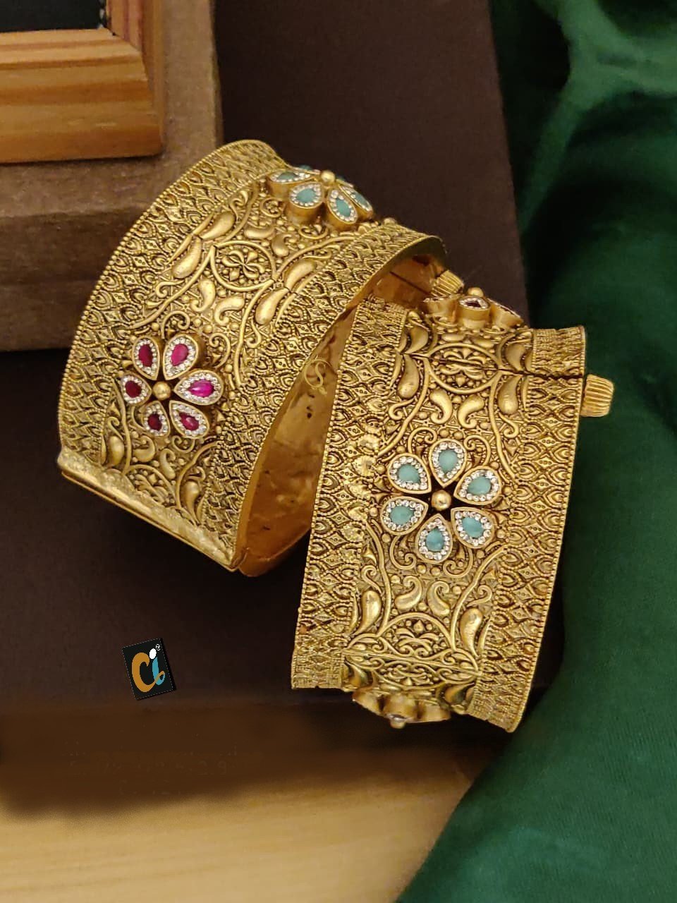 HARITAGE SWAROVSKI BANGAL