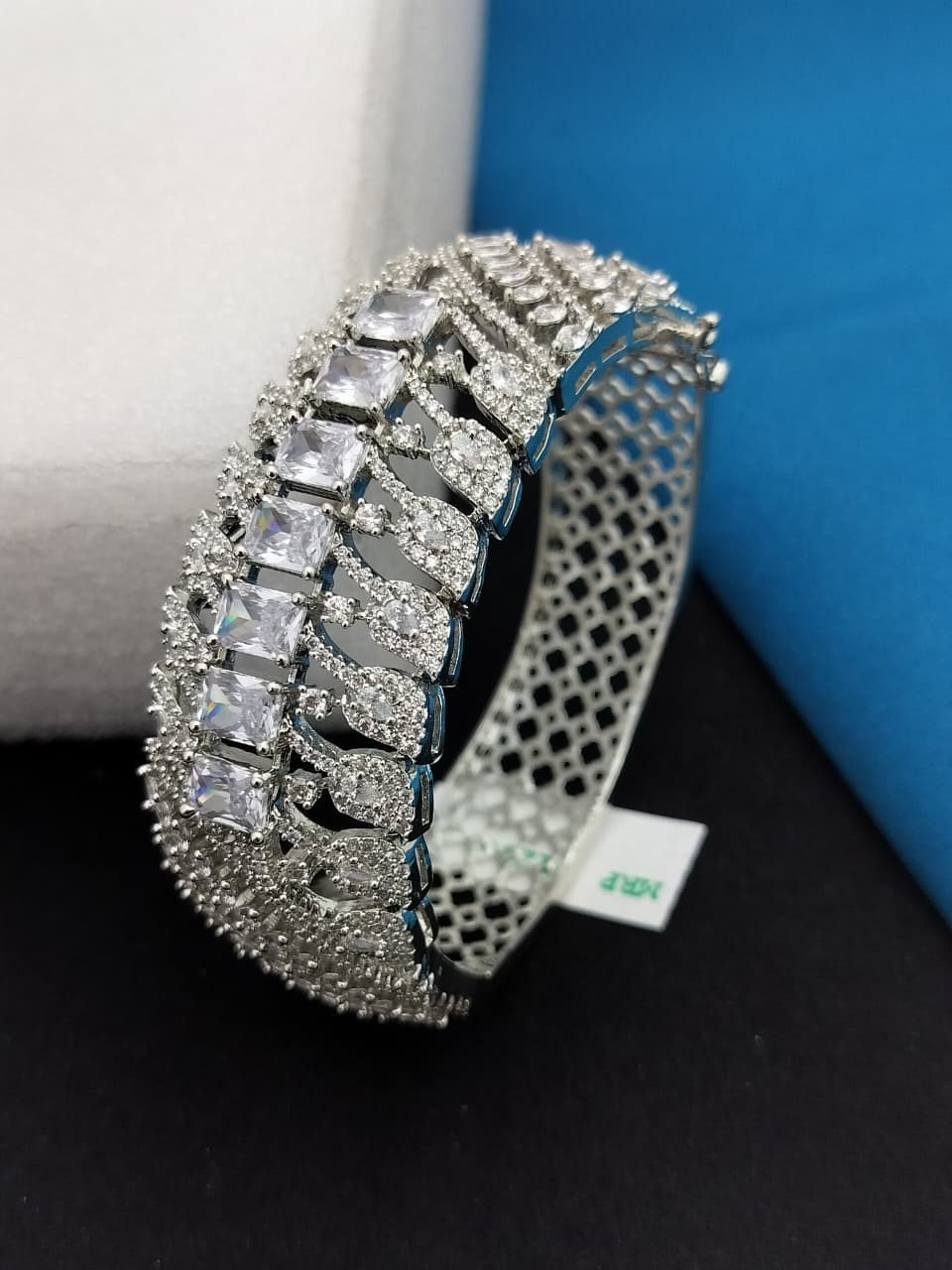 A. D. (AMRIKAN DIAMOND) LEDIES KADA