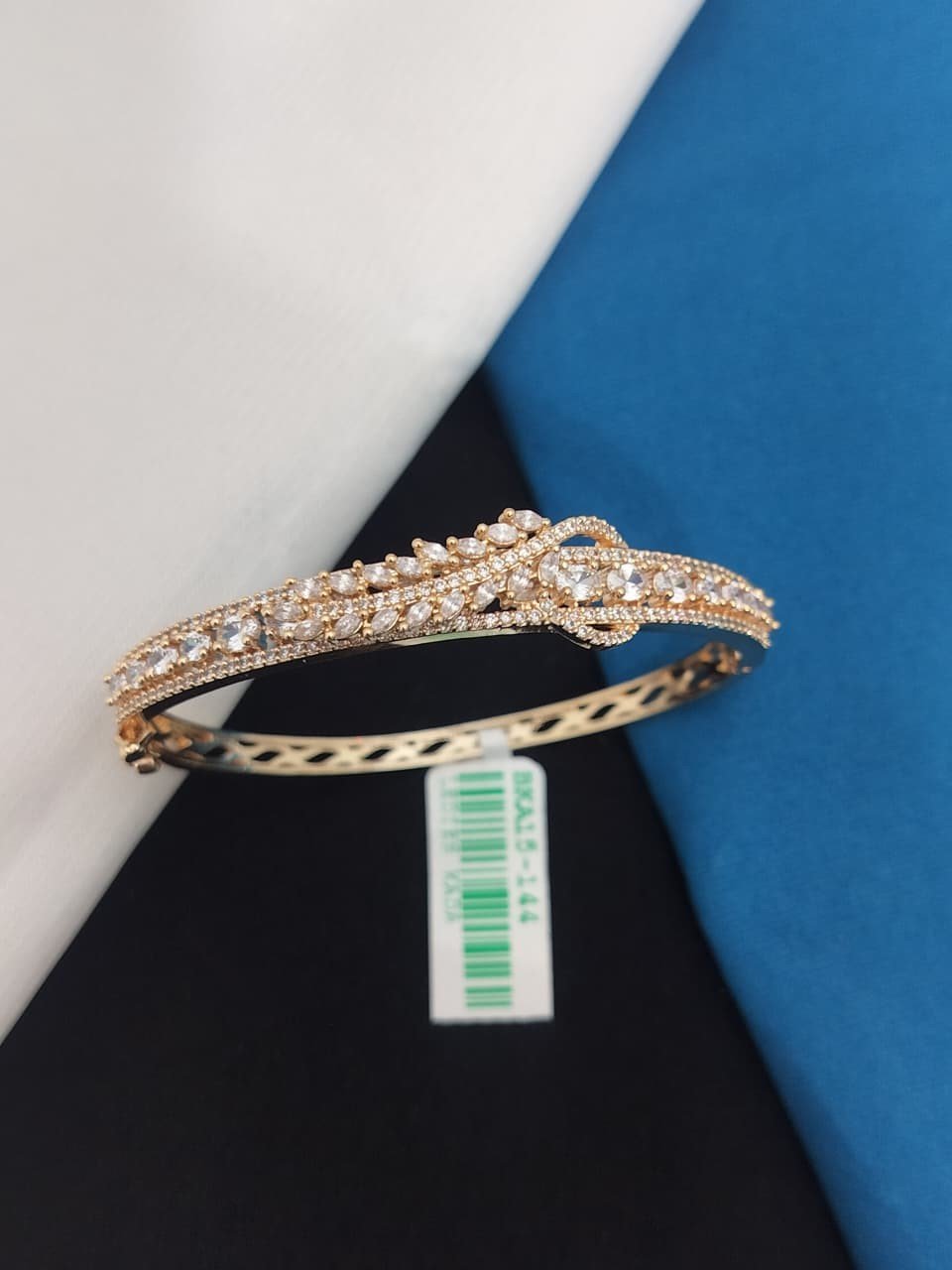 A. D. (AMRIKAN DIAMOND) LEDIES KADA