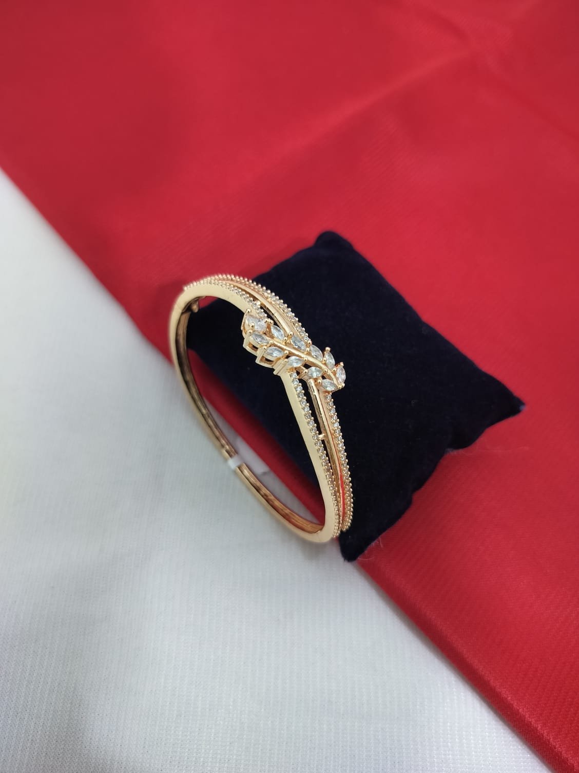 A. D. (AMRIKAN DIAMOND) LEDIES KADA