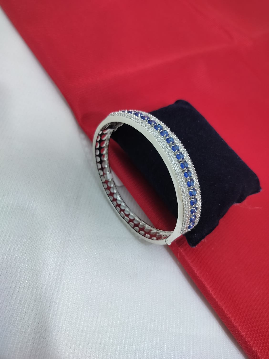 A. D. (AMRIKAN DIAMOND) LEDIES KADA
