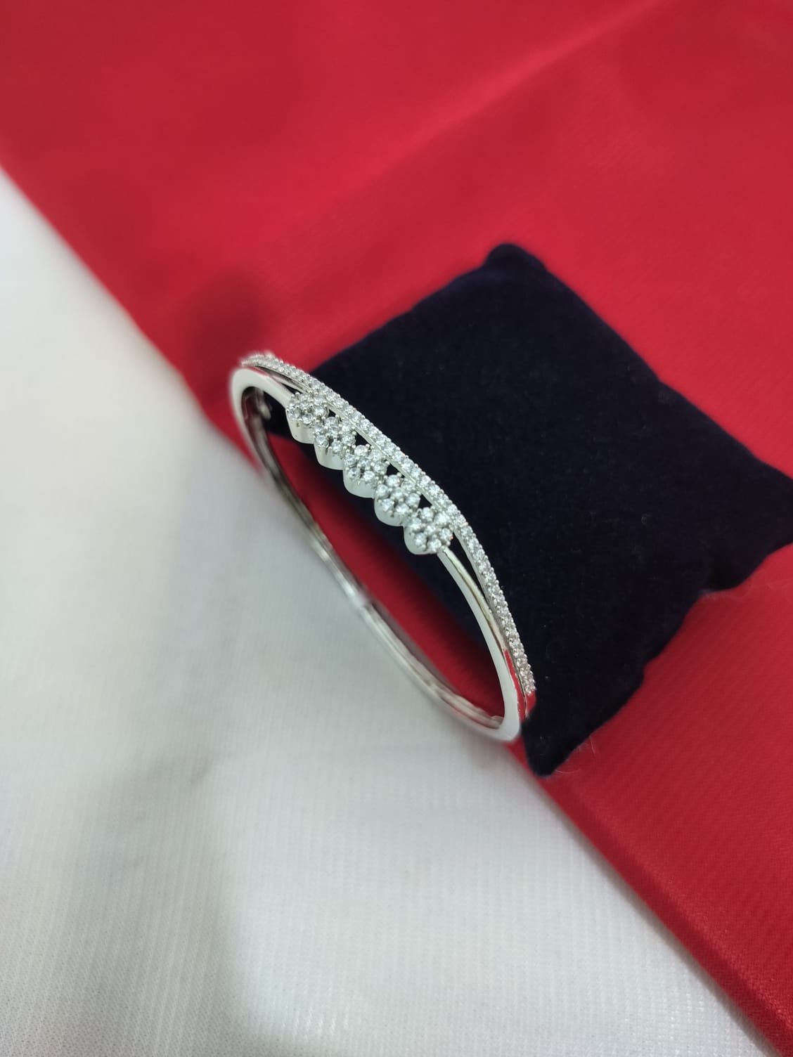 A. D. (AMRIKAN DIAMOND) LEDIES KADA