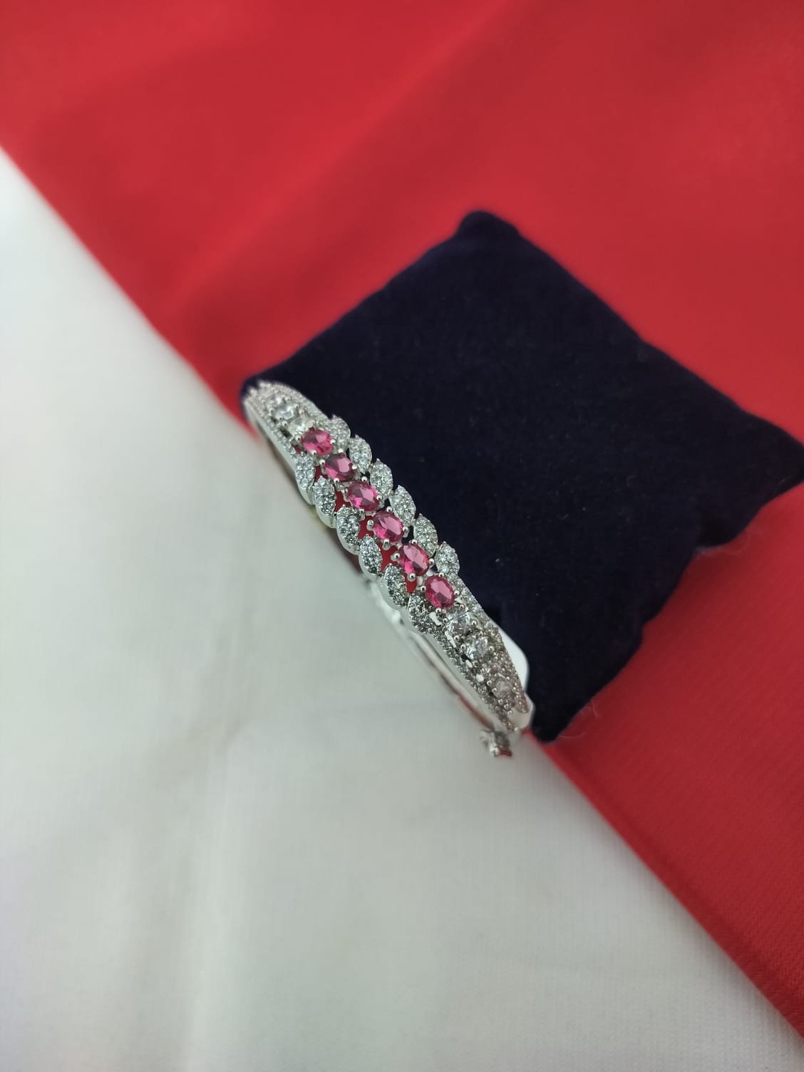A. D. (AMRIKAN DIAMOND) LEDIES KADA