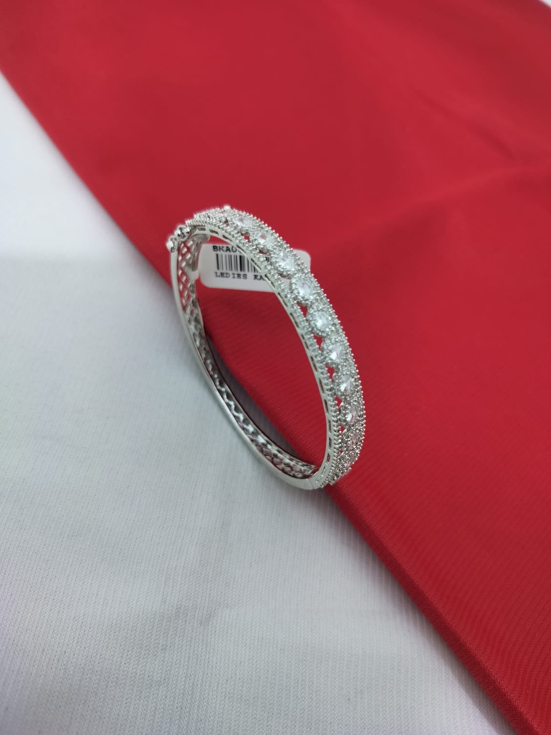 A. D. (AMRIKAN DIAMOND) LEDIES KADA