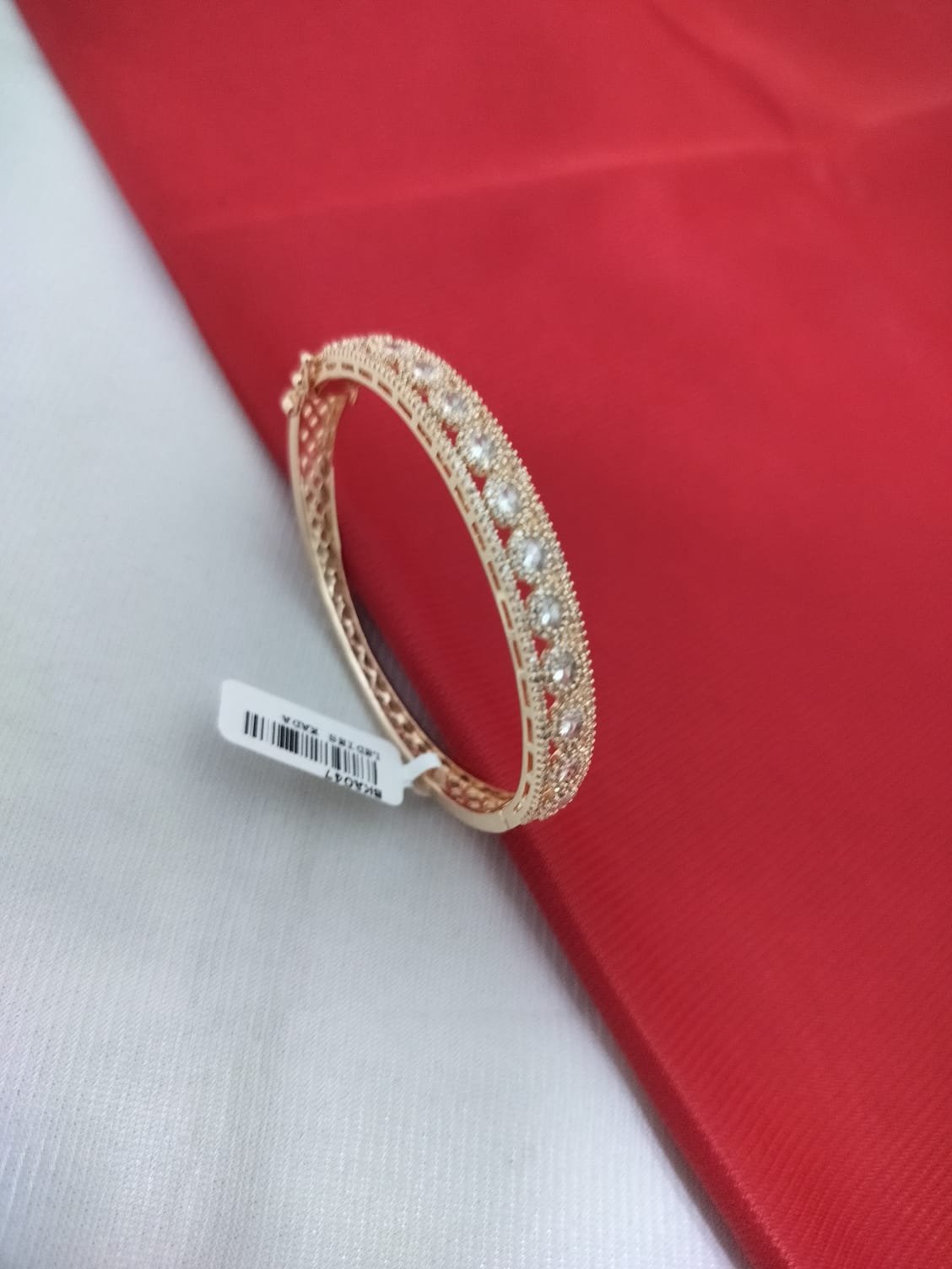A. D. (AMRIKAN DIAMOND) LEDIES KADA