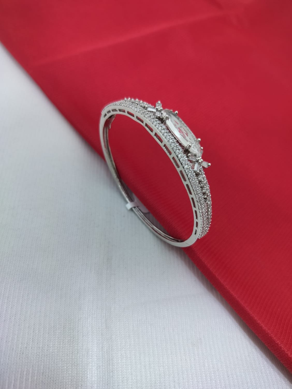 A. D. (AMRIKAN DIAMOND) LEDIES KADA