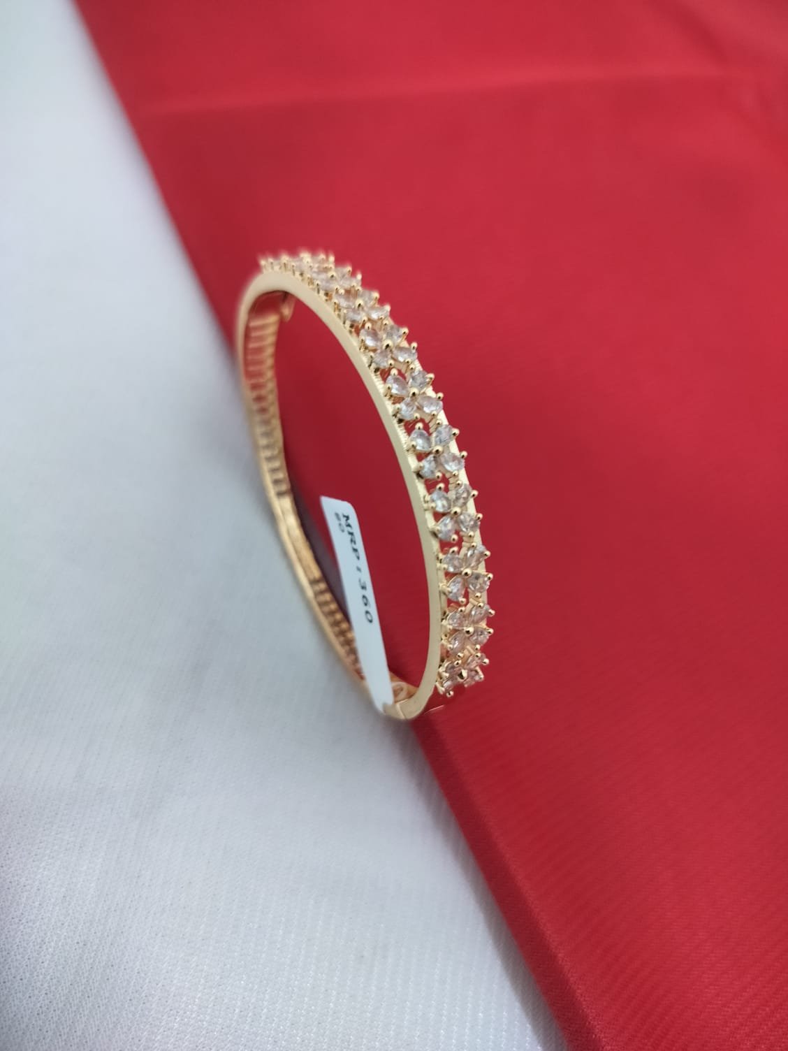 A. D. (AMRIKAN DIAMOND) LEDIES KADA