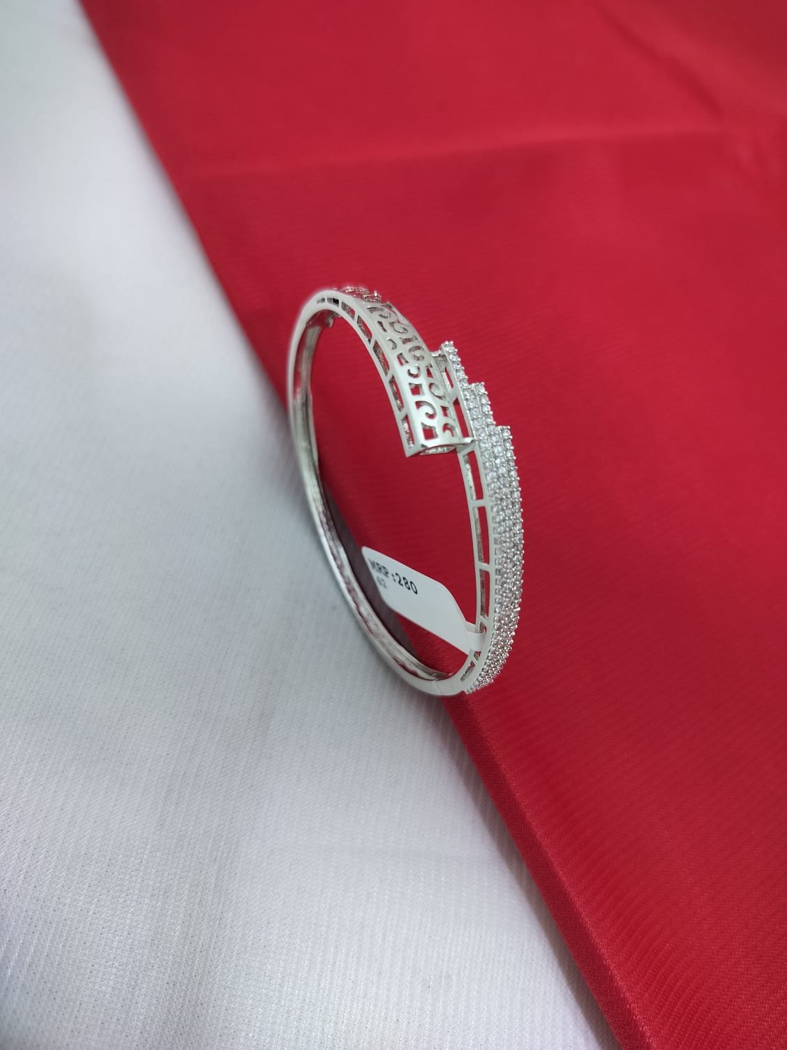 A. D. (AMRIKAN DIAMOND) LEDIES KADA