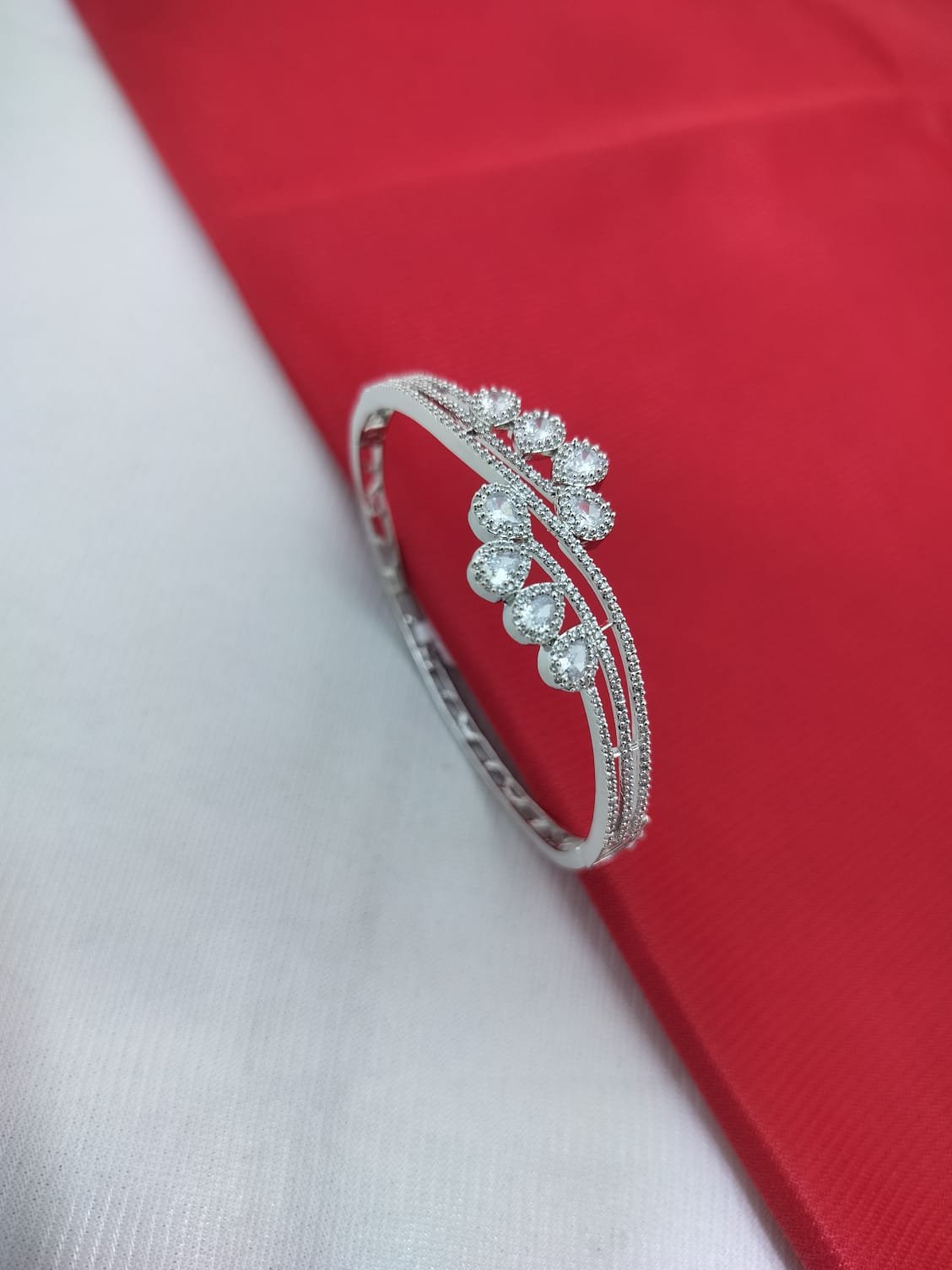 A. D. (AMRIKAN DIAMOND) LEDIES KADA