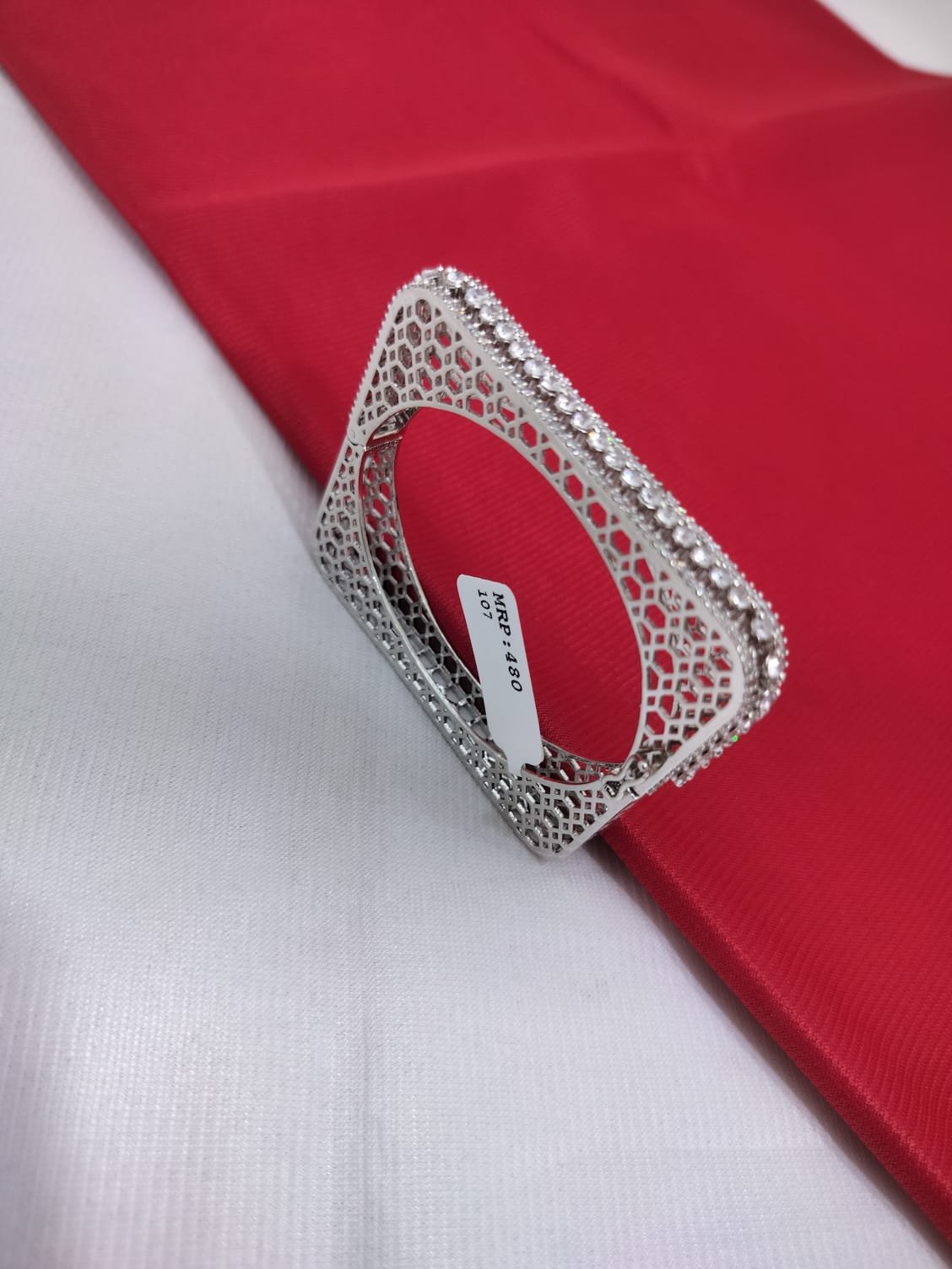 A. D. (AMRIKAN DIAMOND) LEDIES KADA
