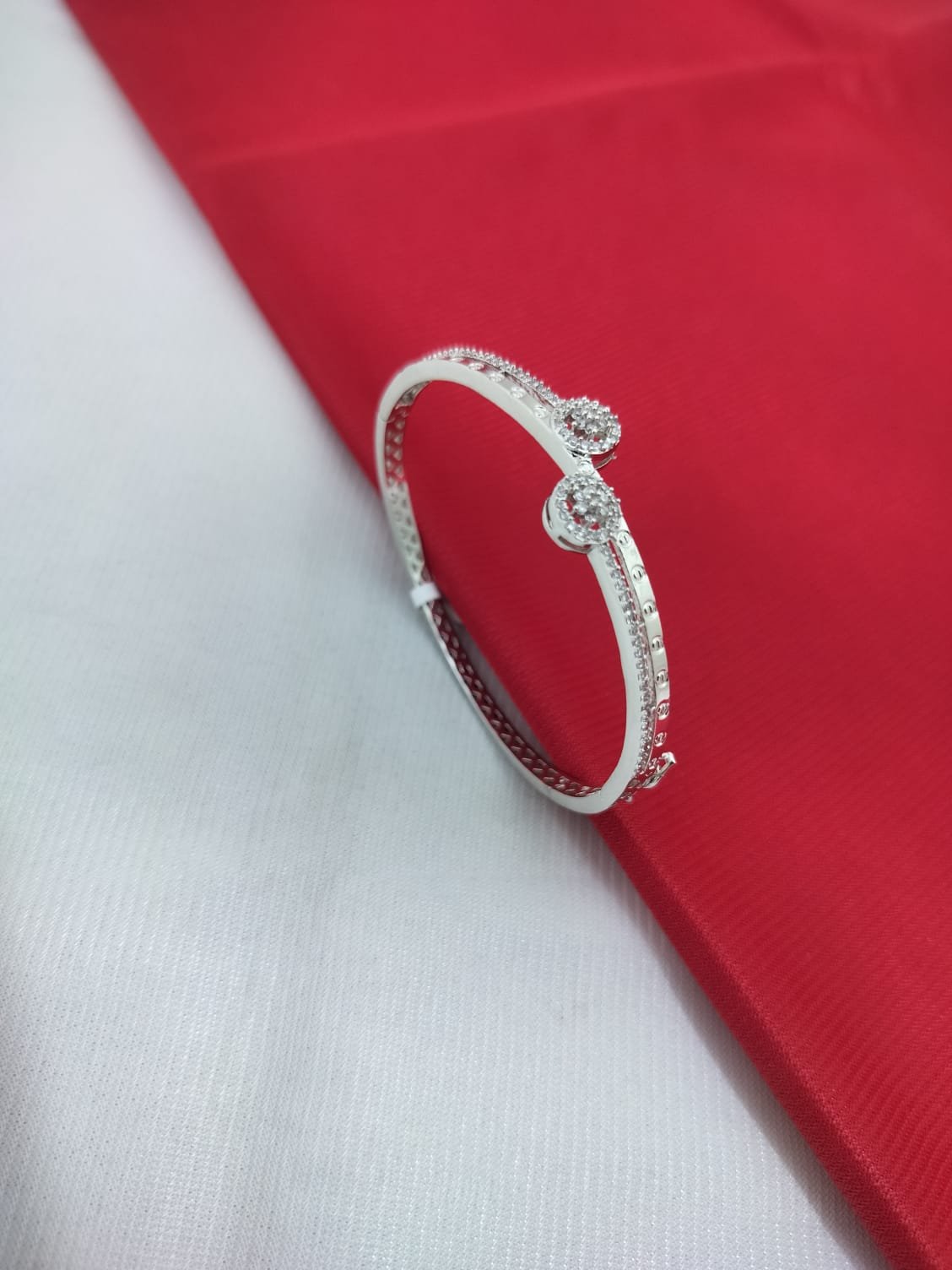 A. D. (AMRIKAN DIAMOND) LEDIES KADA
