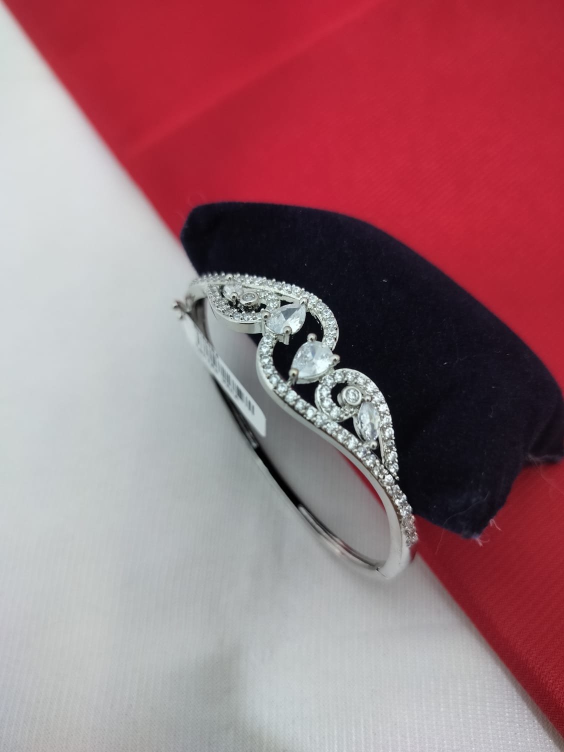 A. D. (AMRIKAN DIAMOND) LEDIES KADA