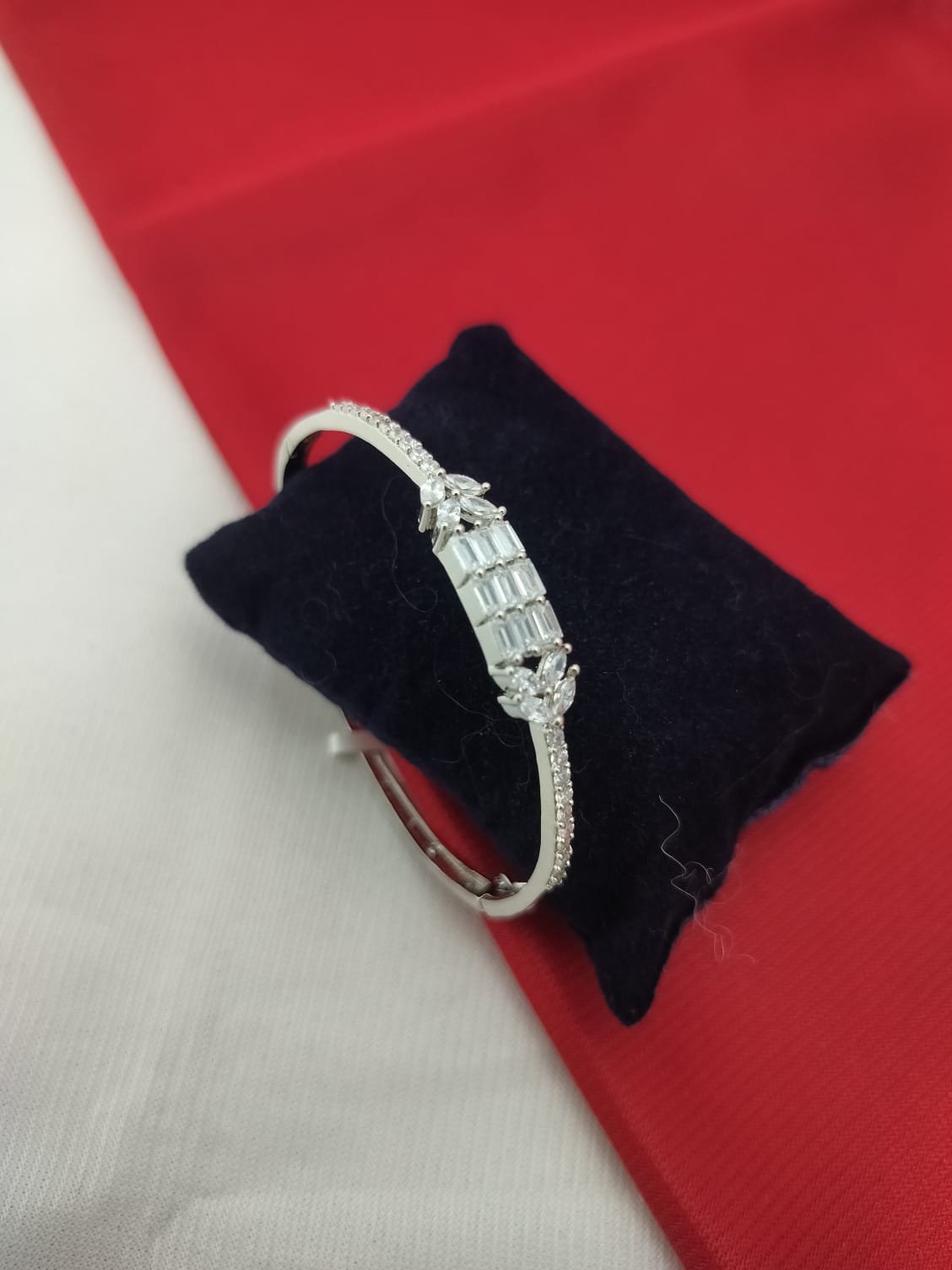 A. D. (AMRIKAN DIAMOND) LEDIES KADA