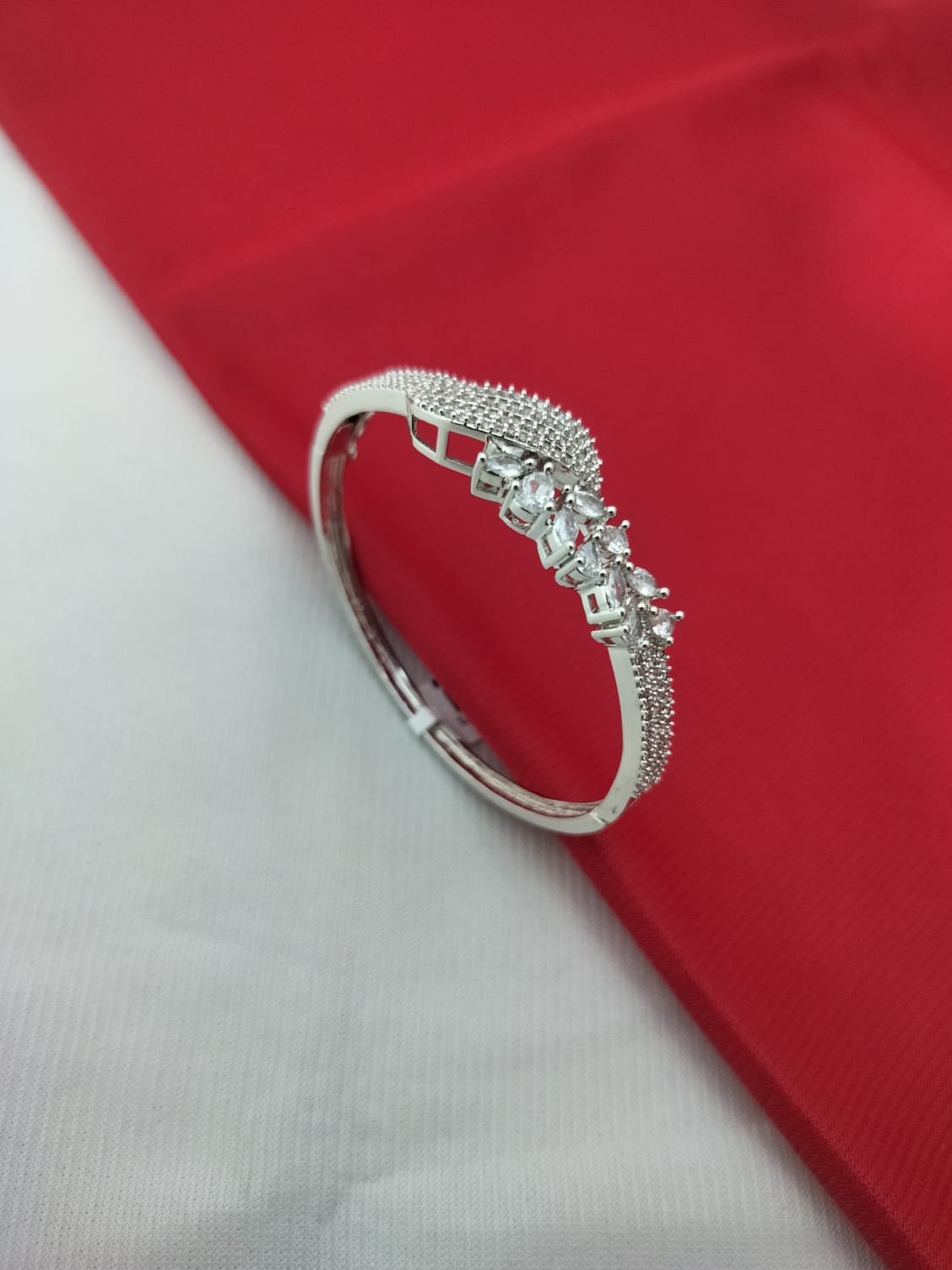 A. D. (AMRIKAN DIAMOND) LEDIES KADA