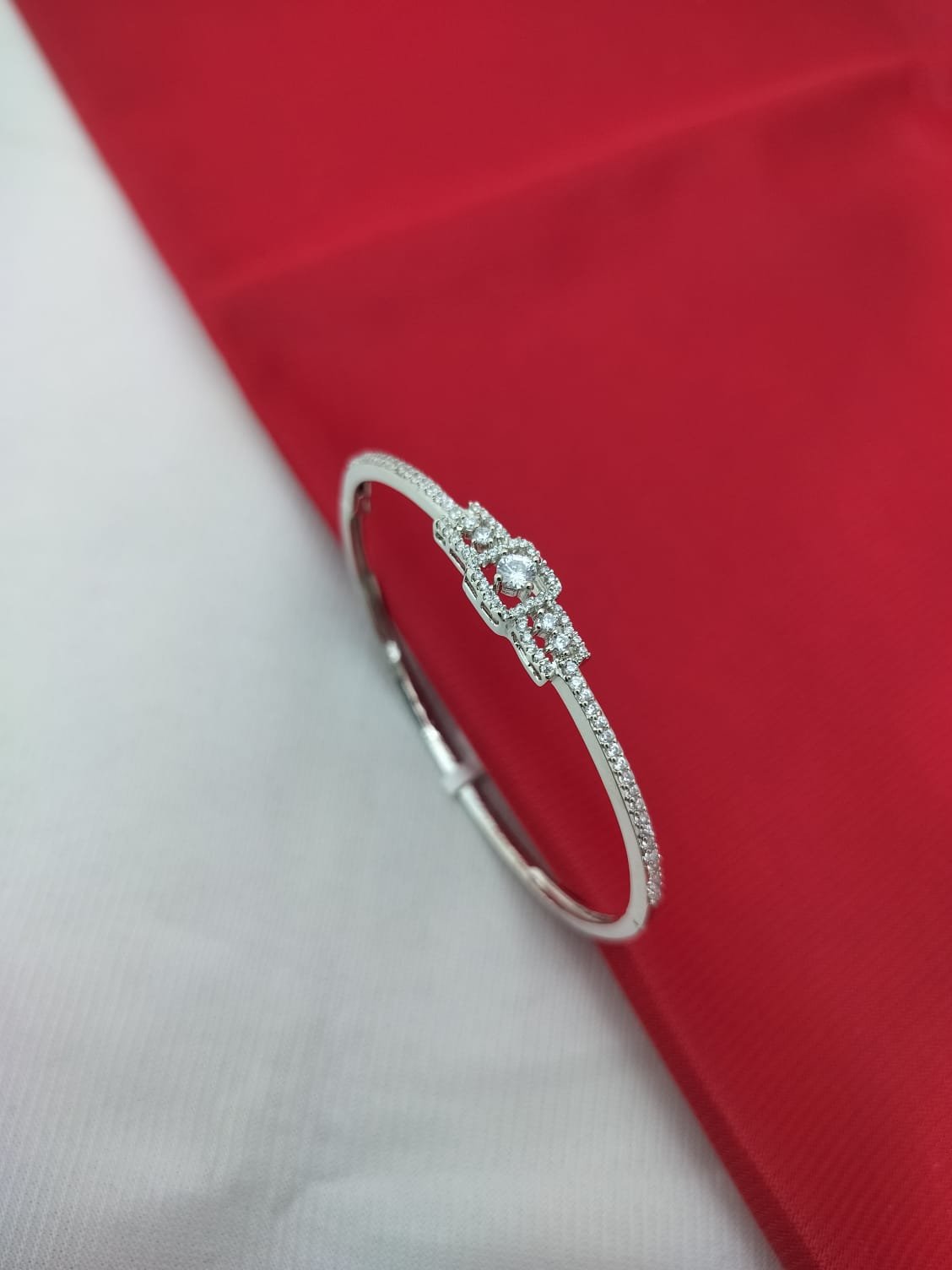 A. D. (AMRIKAN DIAMOND) LEDIES KADA