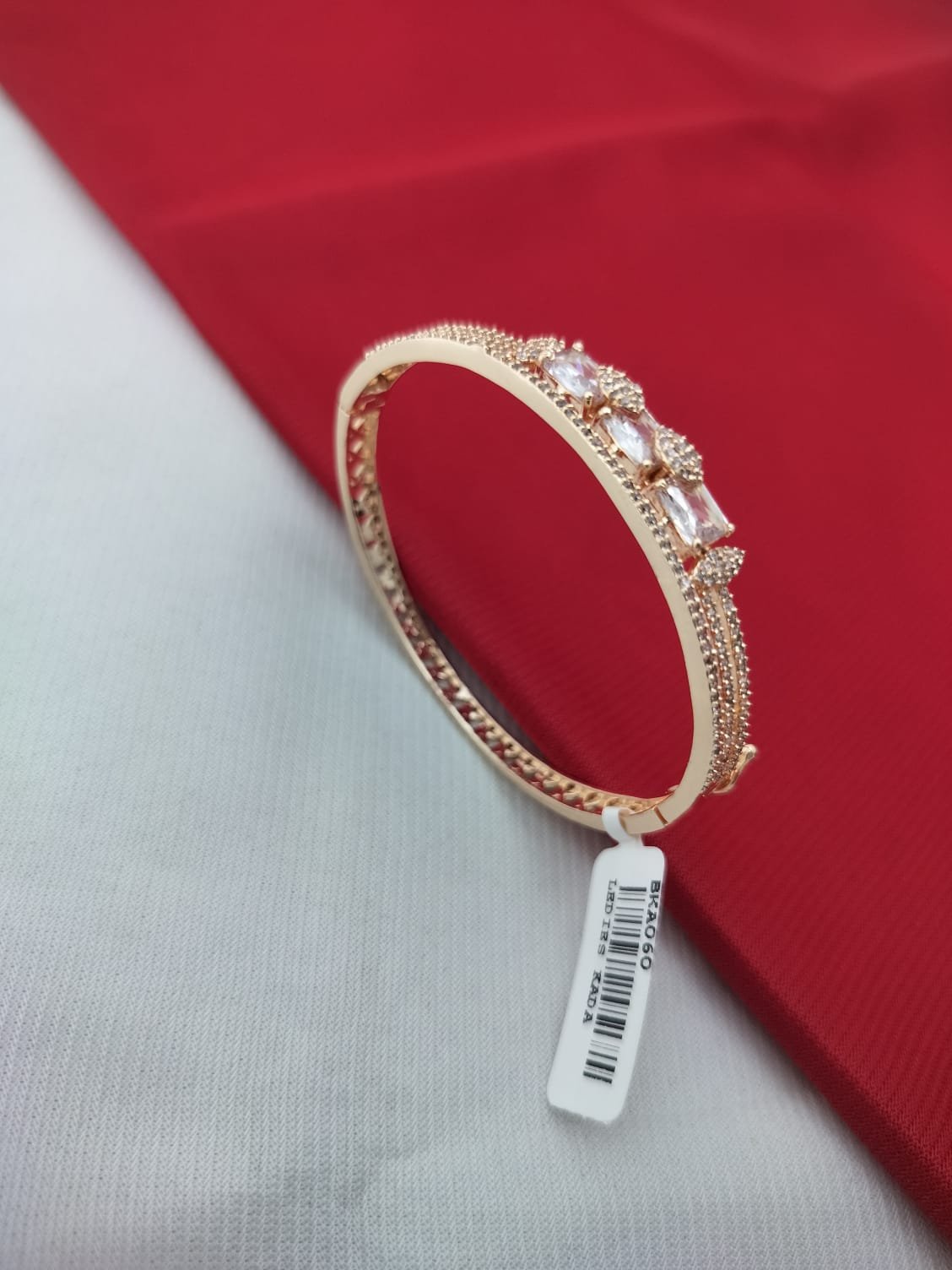 A. D. (AMRIKAN DIAMOND) LEDIES KADA