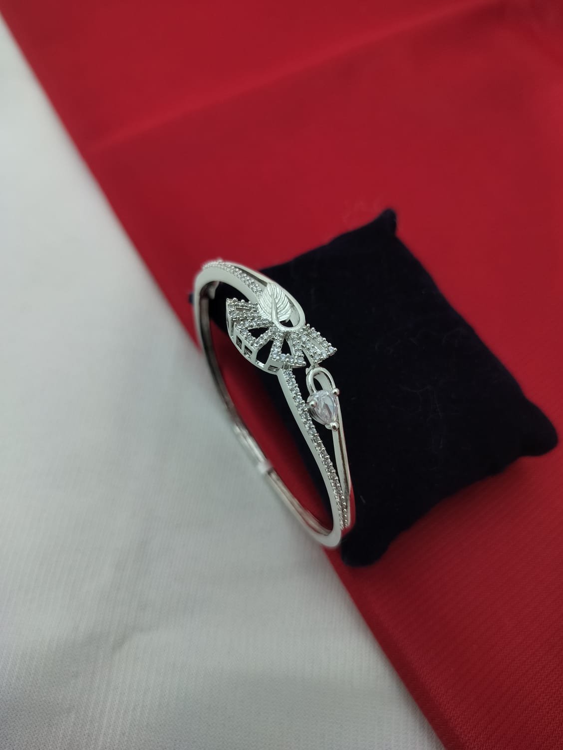A. D. (AMRIKAN DIAMOND) LEDIES KADA