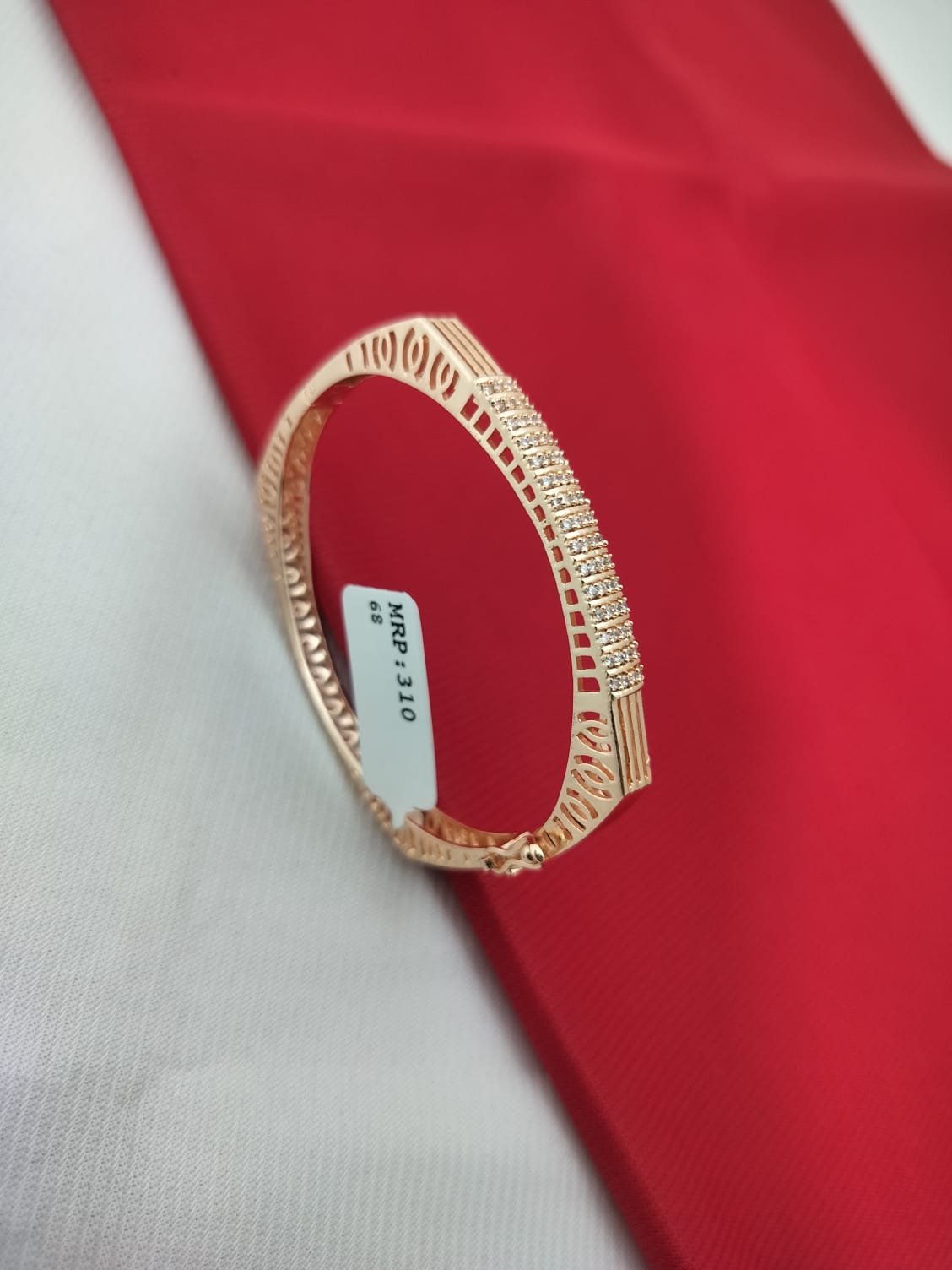 A. D. (AMRIKAN DIAMOND) LEDIES KADA