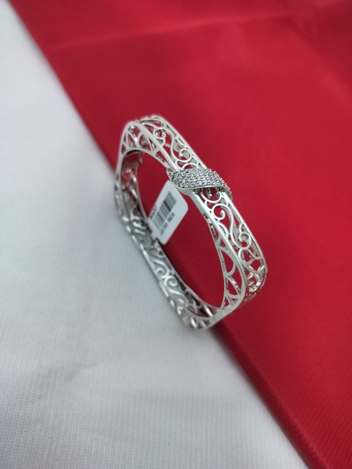 A. D. (AMRIKAN DIAMOND) LEDIES KADA