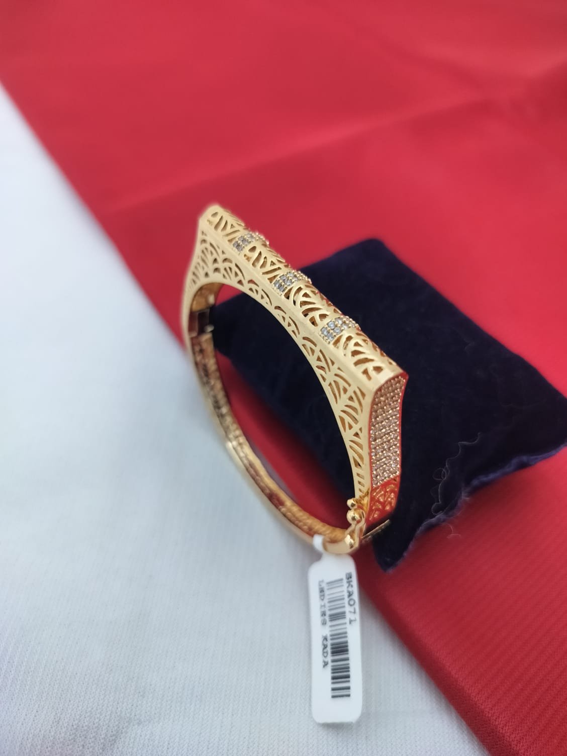 A. D. (AMRIKAN DIAMOND) LEDIES KADA