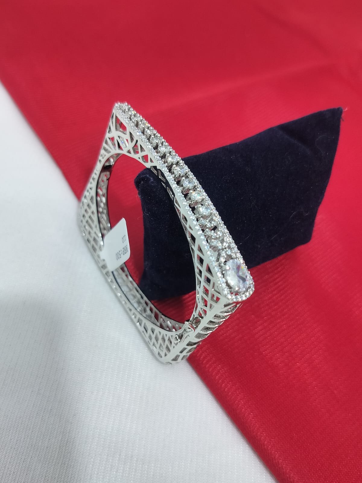 A. D. (AMRIKAN DIAMOND) LEDIES KADA