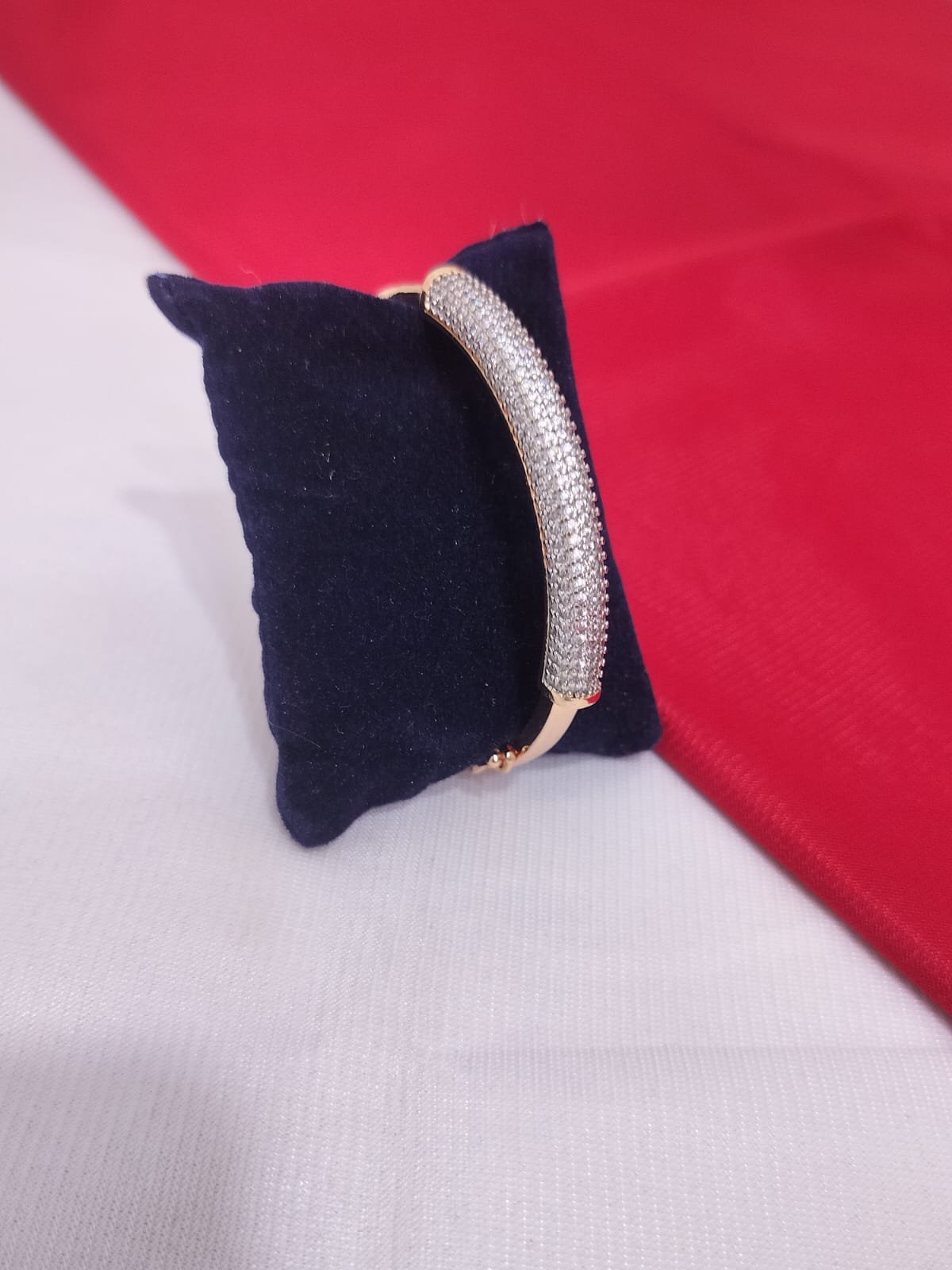 A. D. (AMRIKAN DIAMOND) LEDIES KADA