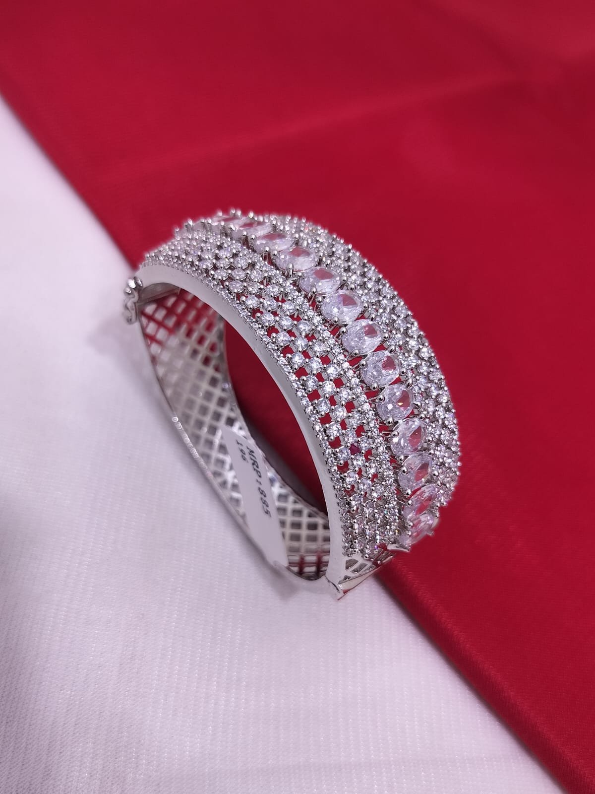 A. D. (AMRIKAN DIAMOND) LEDIES KADA