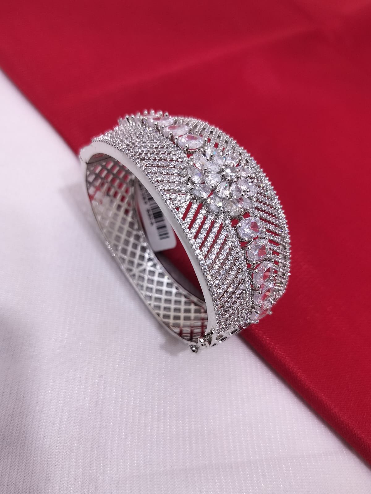 A. D. (AMRIKAN DIAMOND) LEDIES KADA