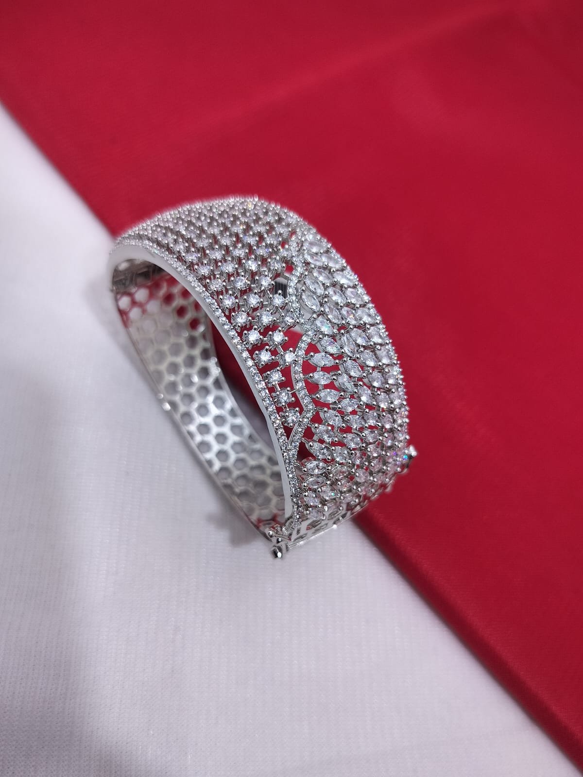 A. D. (AMRIKAN DIAMOND) LEDIES KADA