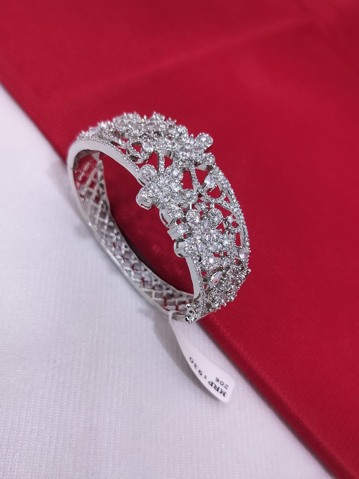 A. D. (AMRIKAN DIAMOND) LEDIES KADA