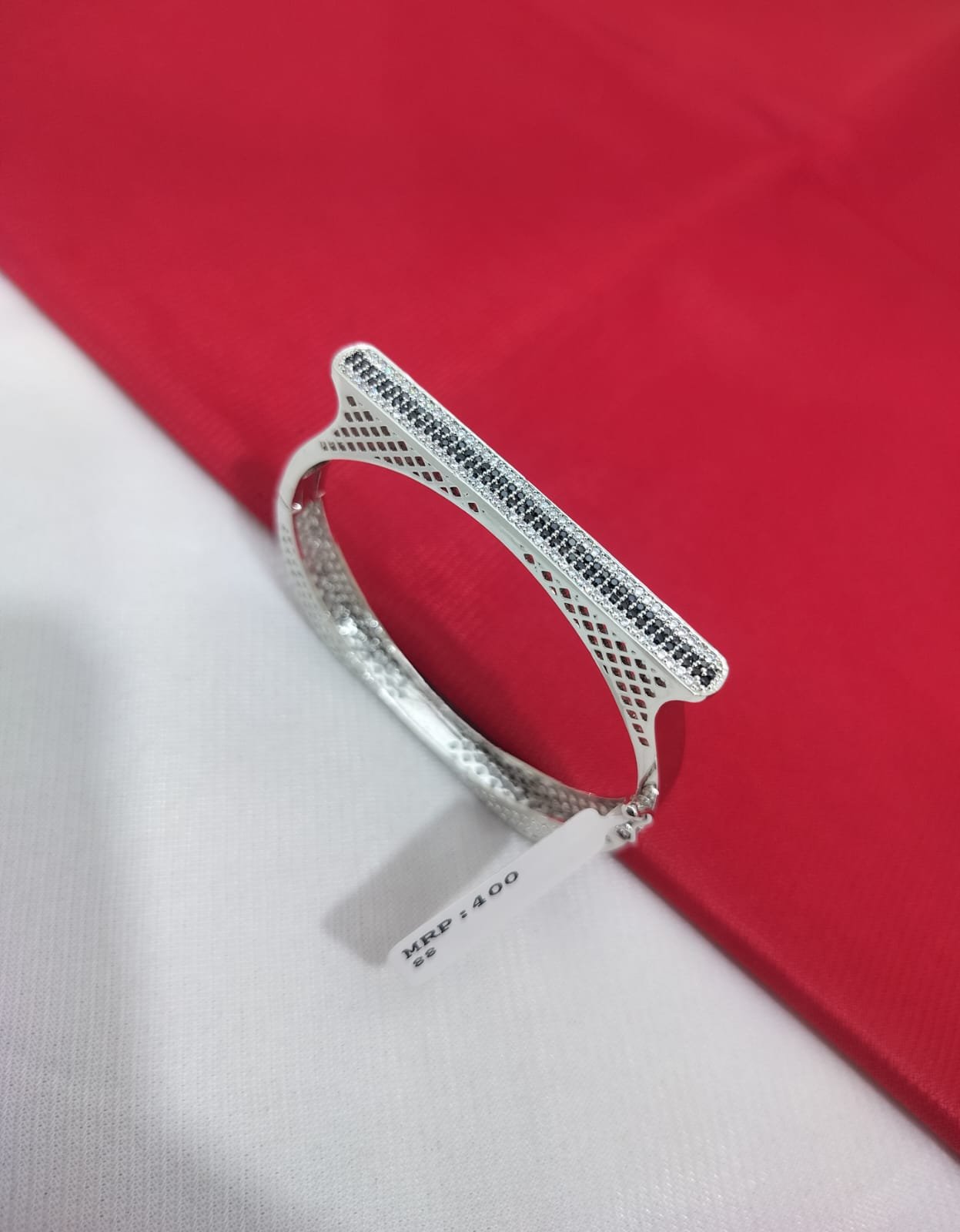 A. D. (AMRIKAN DIAMOND) LEDIES KADA