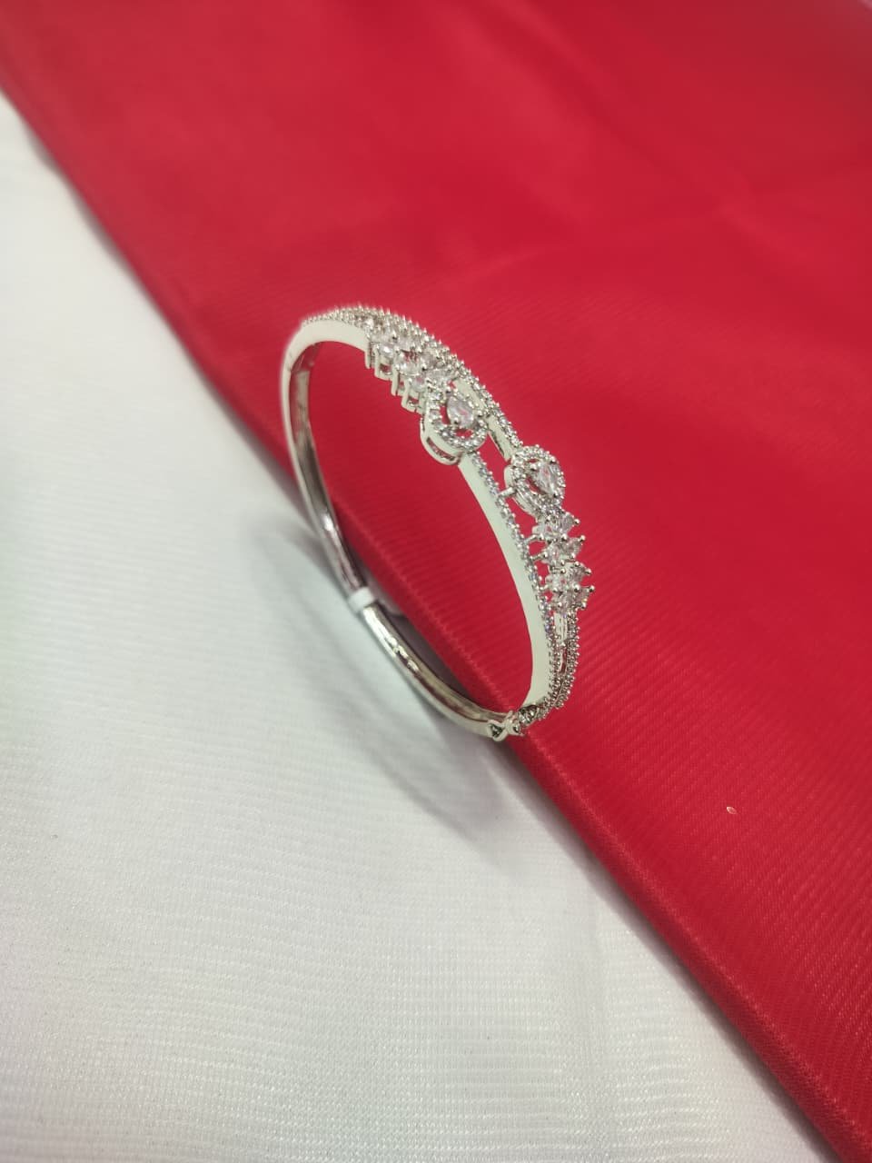 A. D. (AMRIKAN DIAMOND) LEDIES KADA