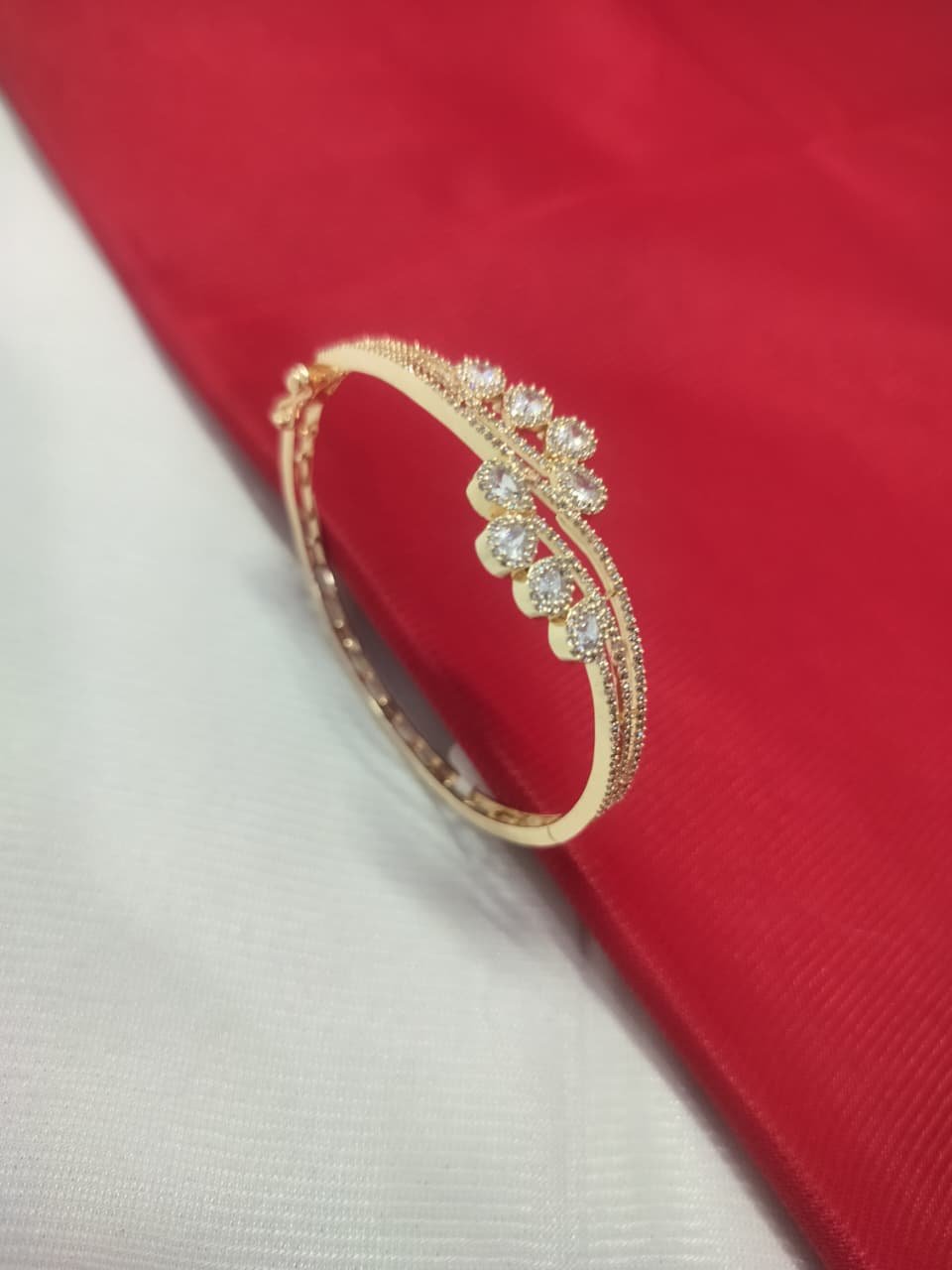 A. D. (AMRIKAN DIAMOND) LEDIES KADA