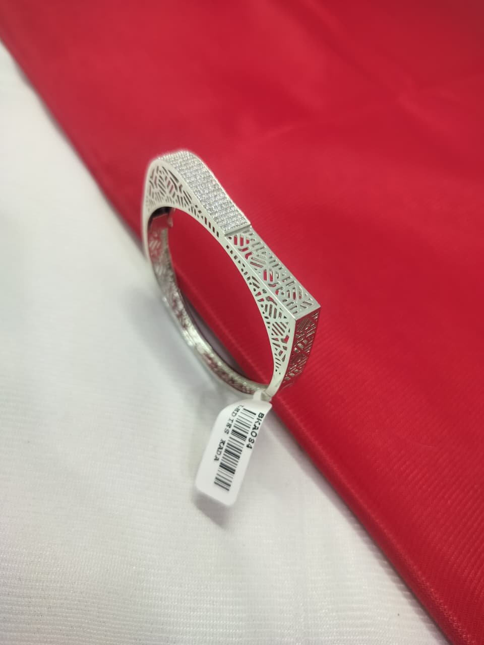 A. D. (AMRIKAN DIAMOND) LEDIES KADA