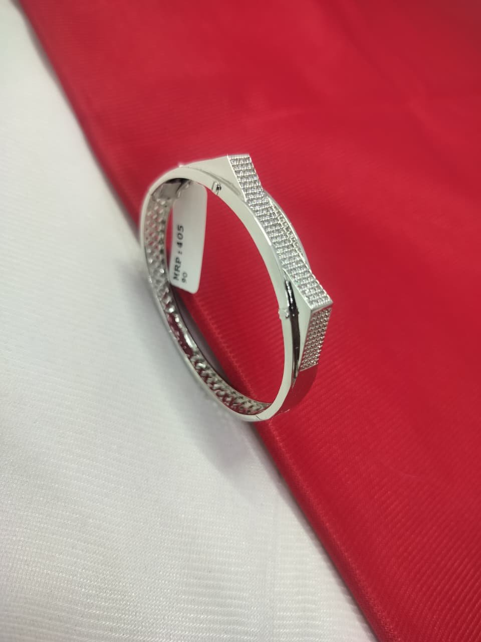 A. D. (AMRIKAN DIAMOND) LEDIES KADA