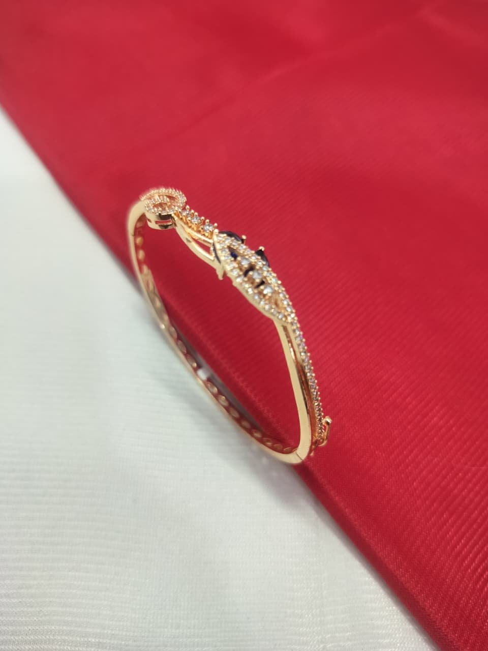 A. D. (AMRIKAN DIAMOND) LEDIES KADA