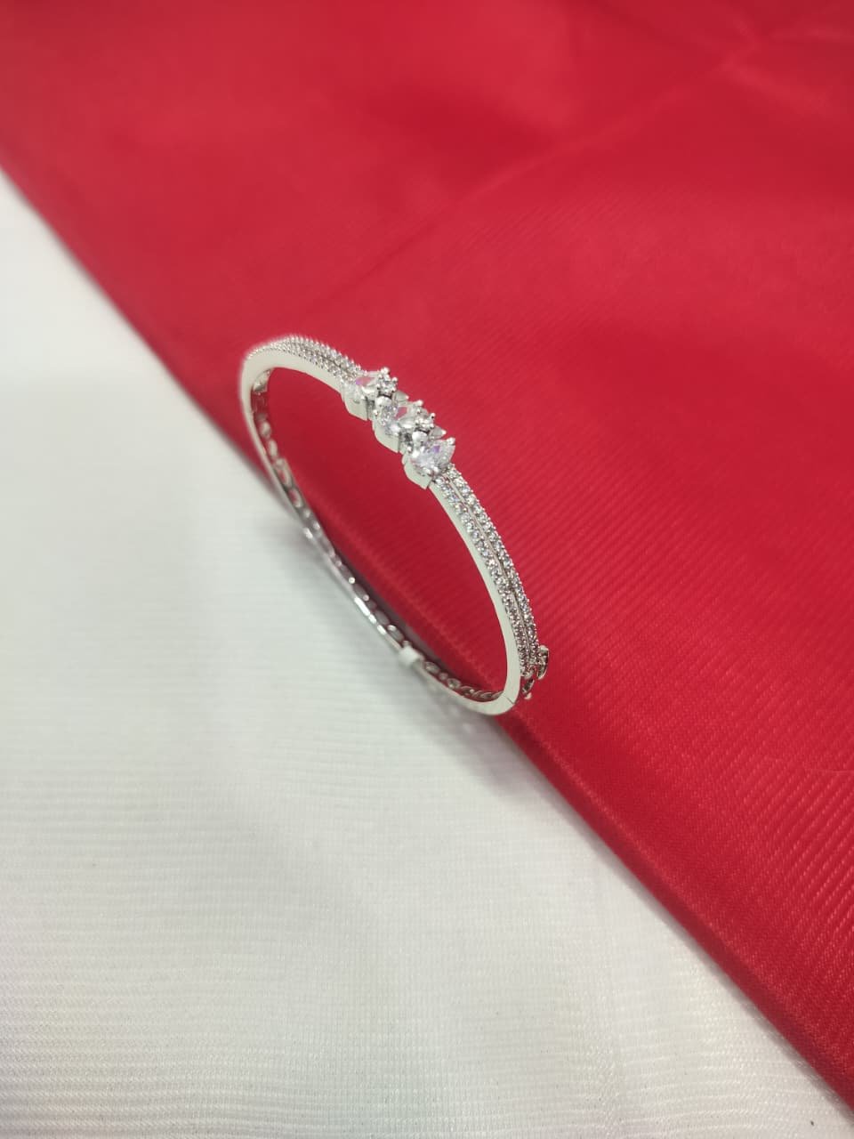 A. D. (AMRIKAN DIAMOND) LEDIES KADA