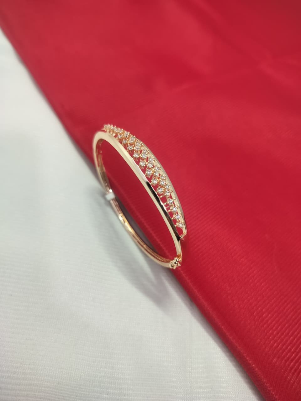 A. D. (AMRIKAN DIAMOND) LEDIES KADA