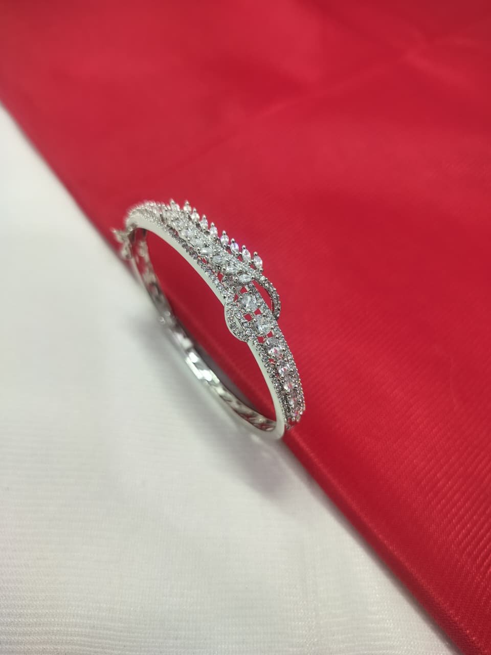 A. D. (AMRIKAN DIAMOND) LEDIES KADA