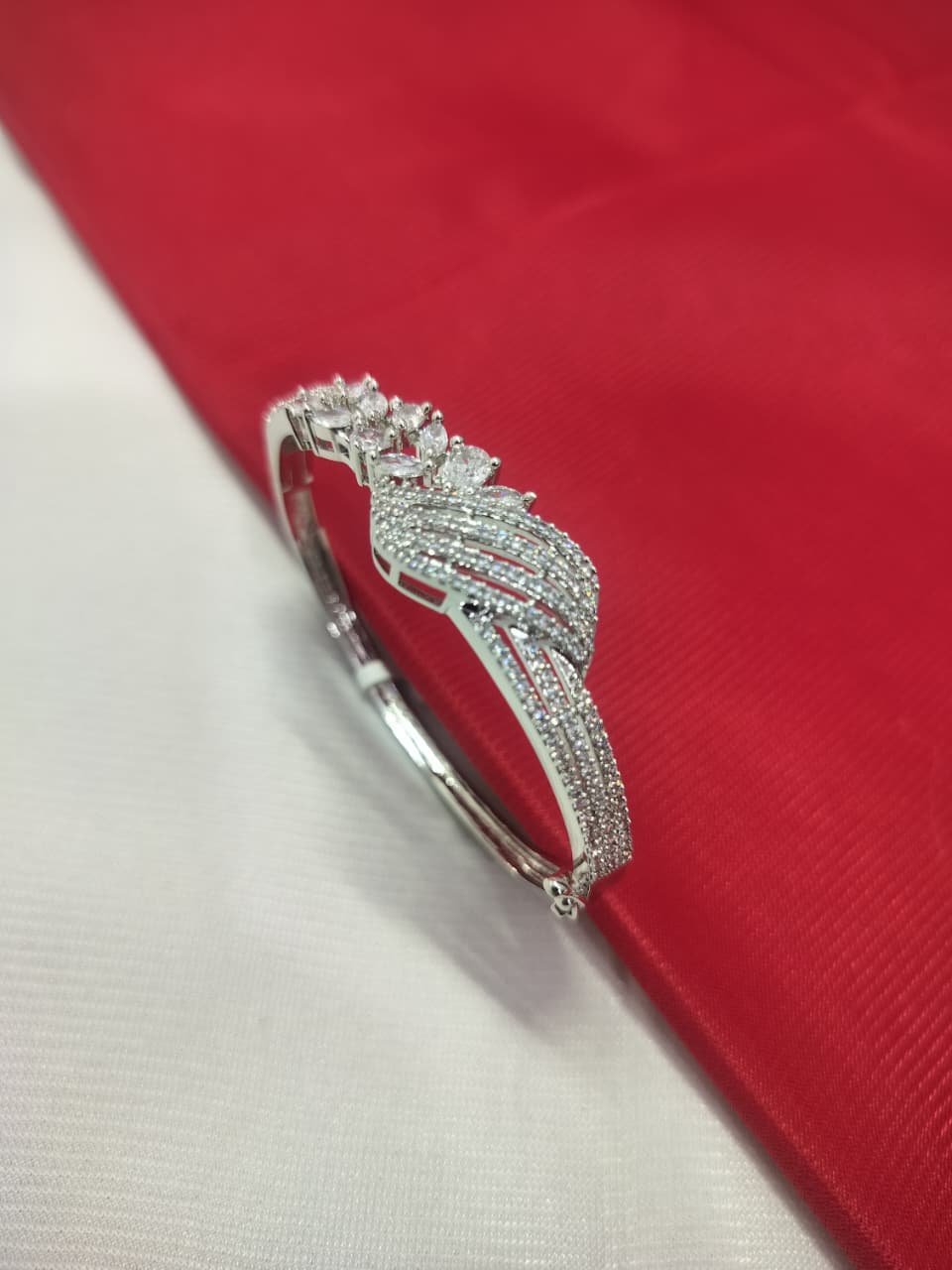 A. D. (AMRIKAN DIAMOND) LEDIES KADA