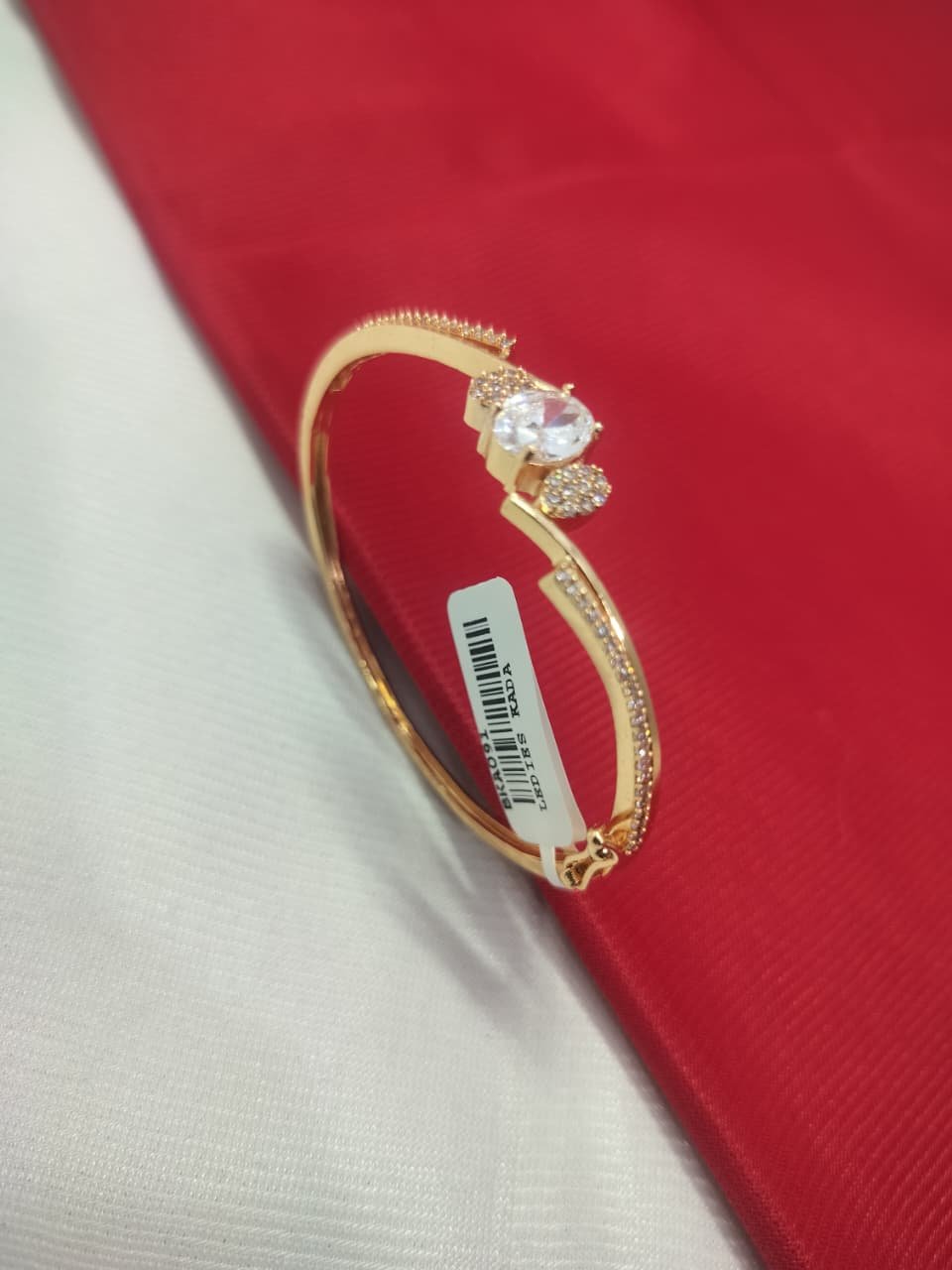A. D. (AMRIKAN DIAMOND) LEDIES KADA