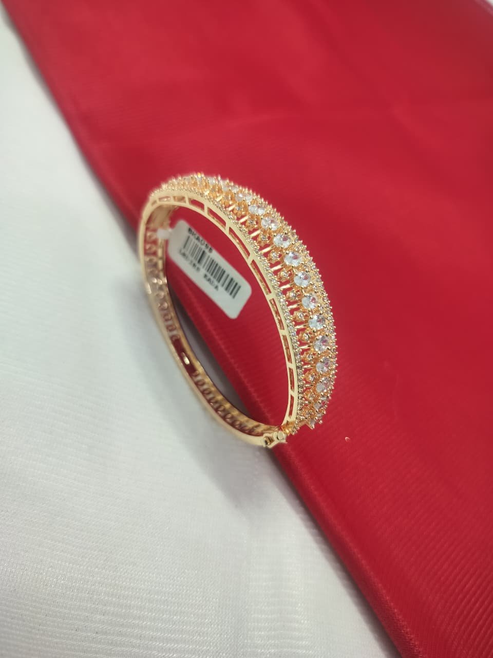 A. D. (AMRIKAN DIAMOND) LEDIES KADA