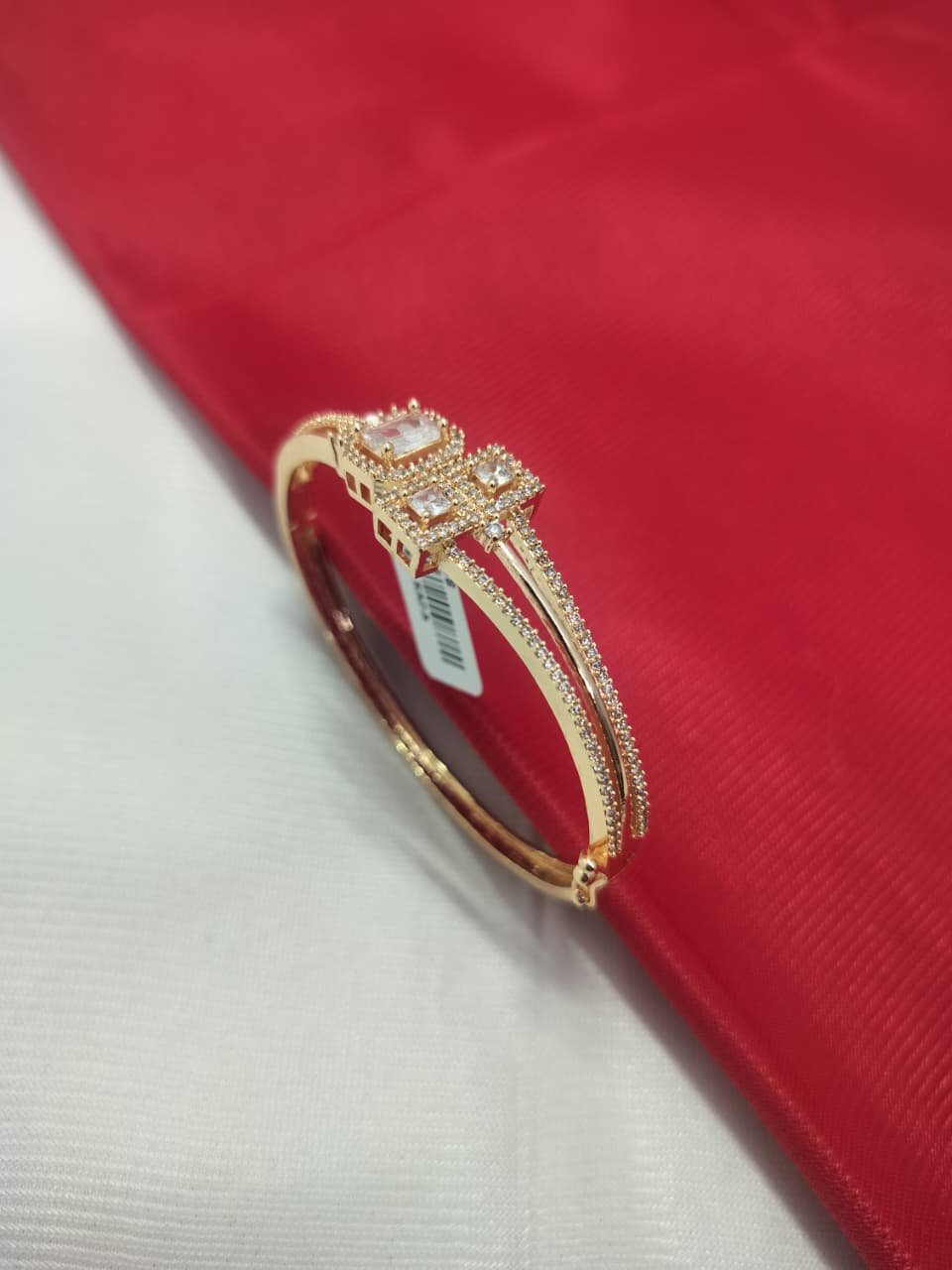A. D. (AMRIKAN DIAMOND) LEDIES KADA