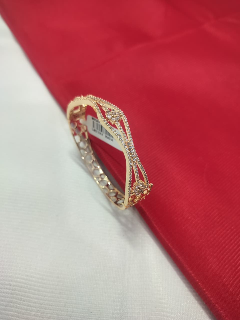 A. D. (AMRIKAN DIAMOND) LEDIES KADA