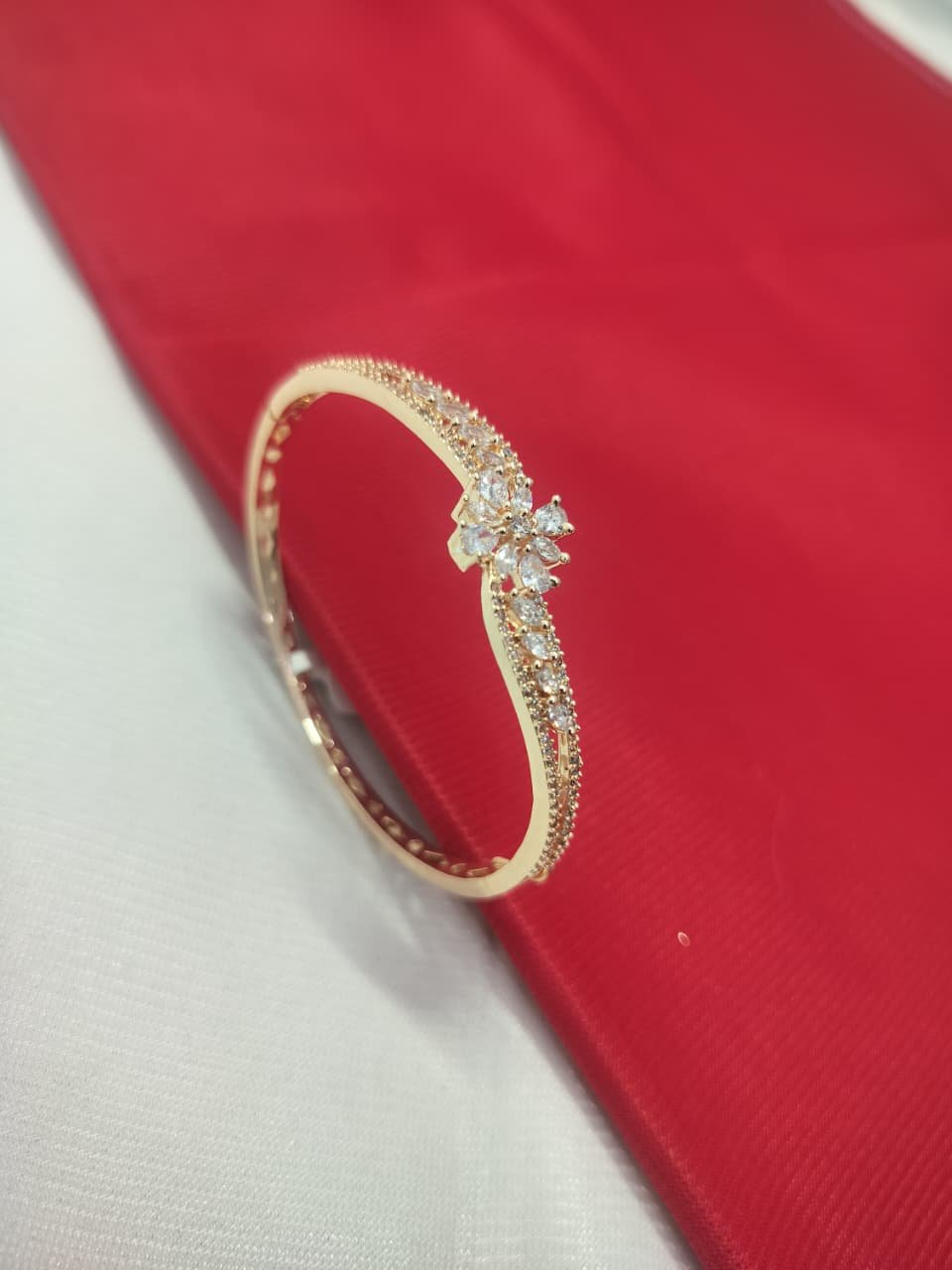 A. D. (AMRIKAN DIAMOND) LEDIES KADA