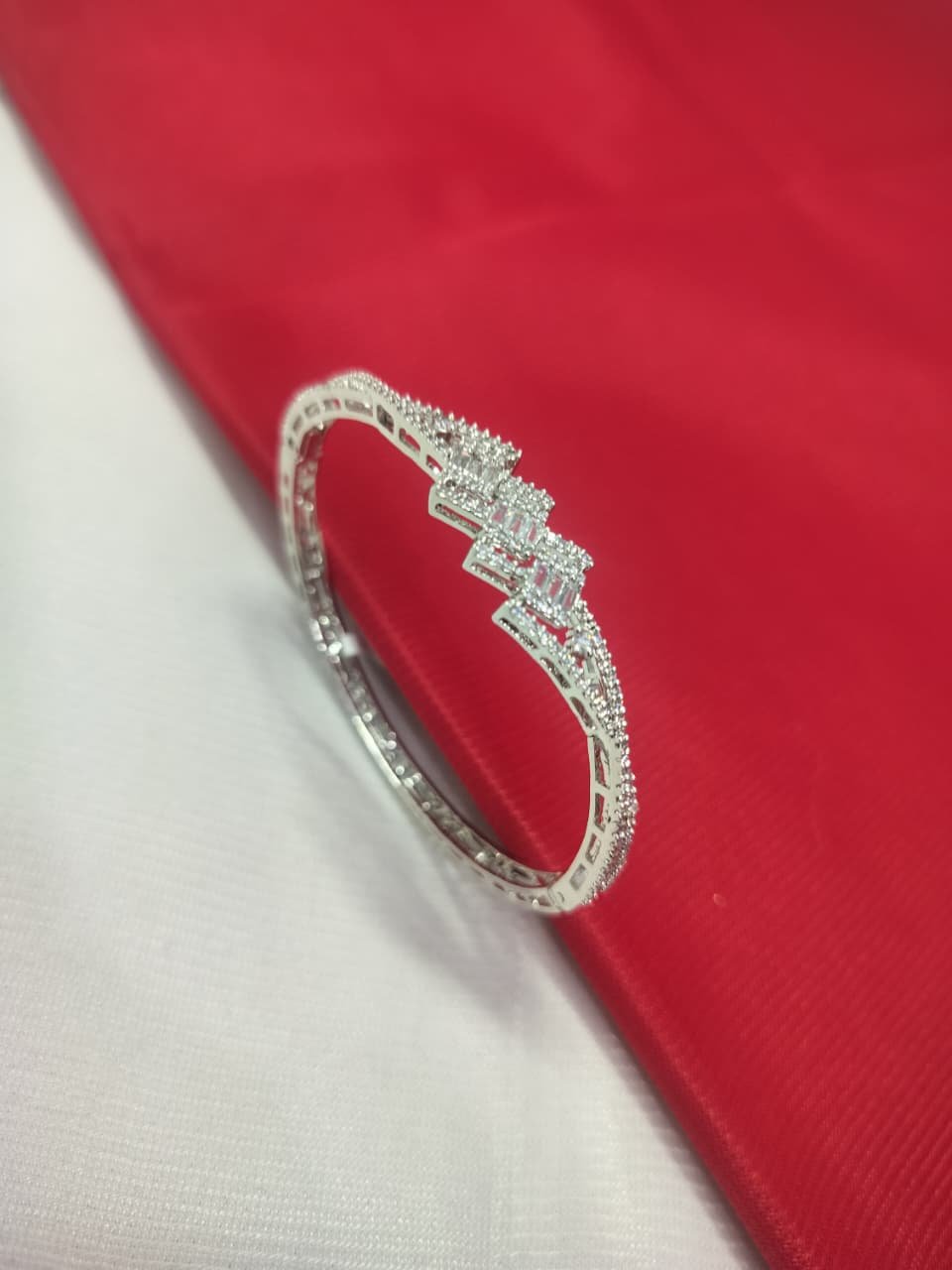 A. D. (AMRIKAN DIAMOND) LEDIES KADA