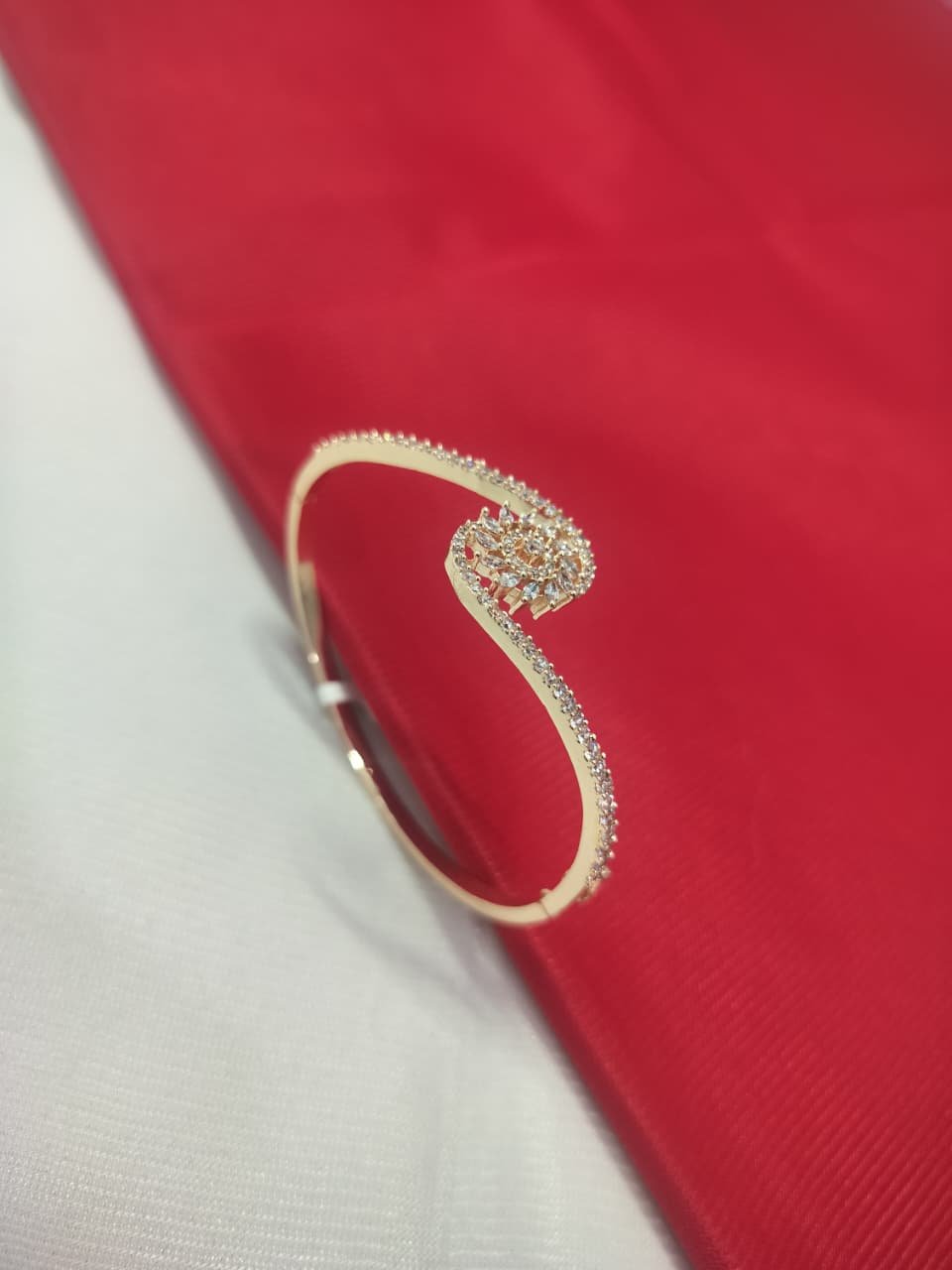 A. D. (AMRIKAN DIAMOND) LEDIES KADA