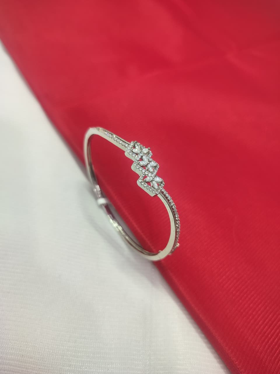 A. D. (AMRIKAN DIAMOND) LEDIES KADA