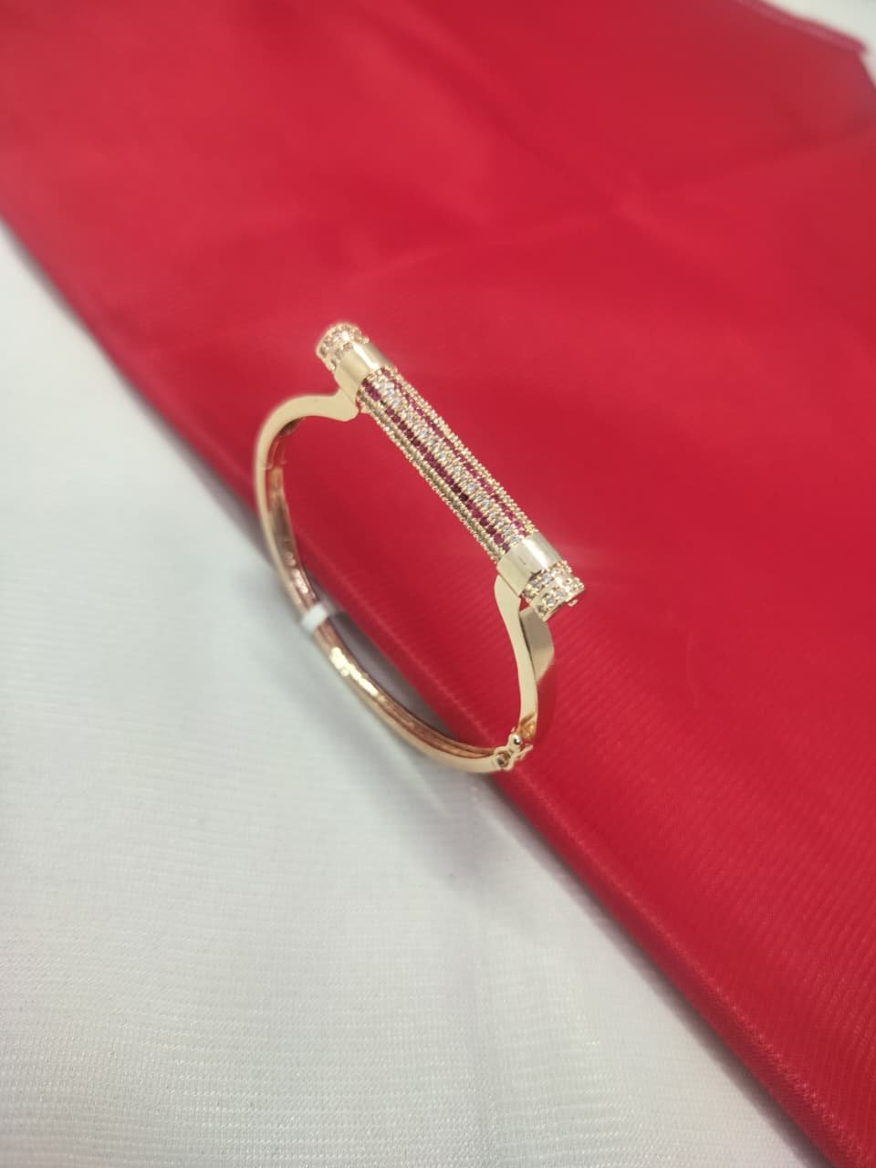 A. D. (AMRIKAN DIAMOND) LEDIES KADA